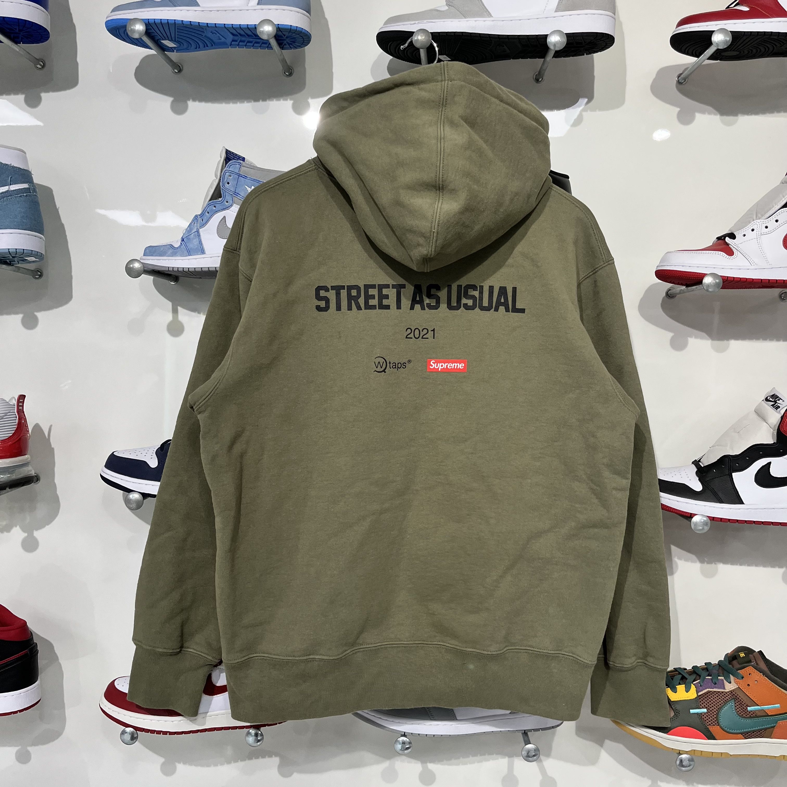 Supreme × Wtaps Supreme x WTAPS Sic'em! Hooded Sweatshirt 'Light Olive' Size US S / EU 44-46 / 1 - 2 Thumbnail