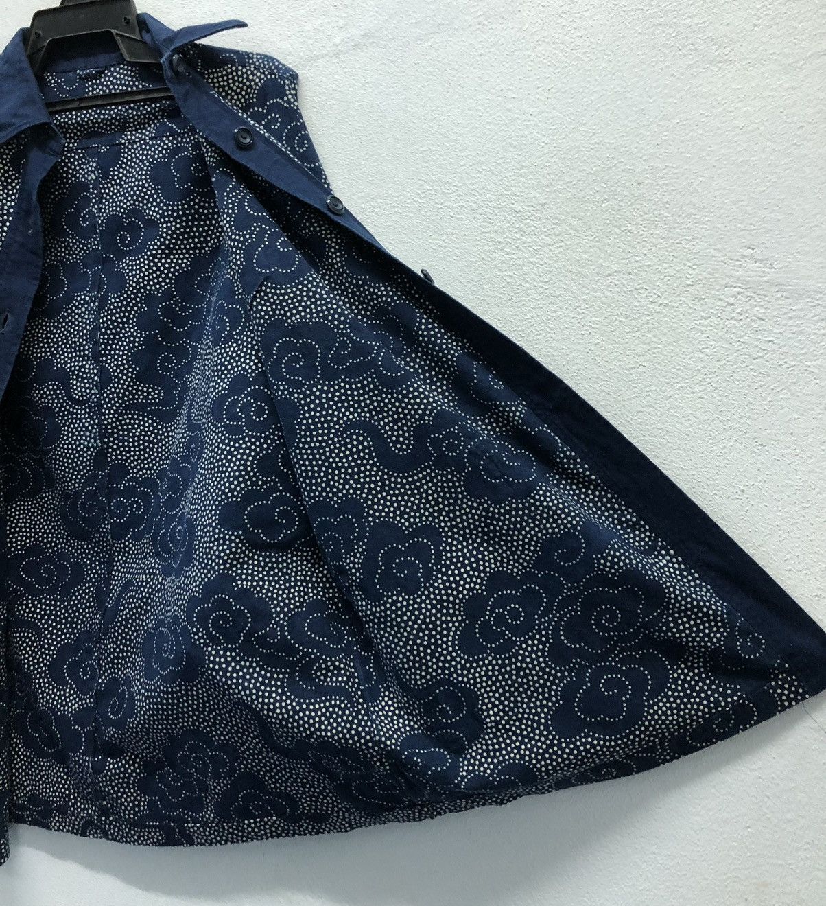 Japanese Brand Vintage Navy Blue Long-Sleeve Shirt with Cloud Batik Pattern Size US L / EU 52-54 / 3 - 9 Thumbnail