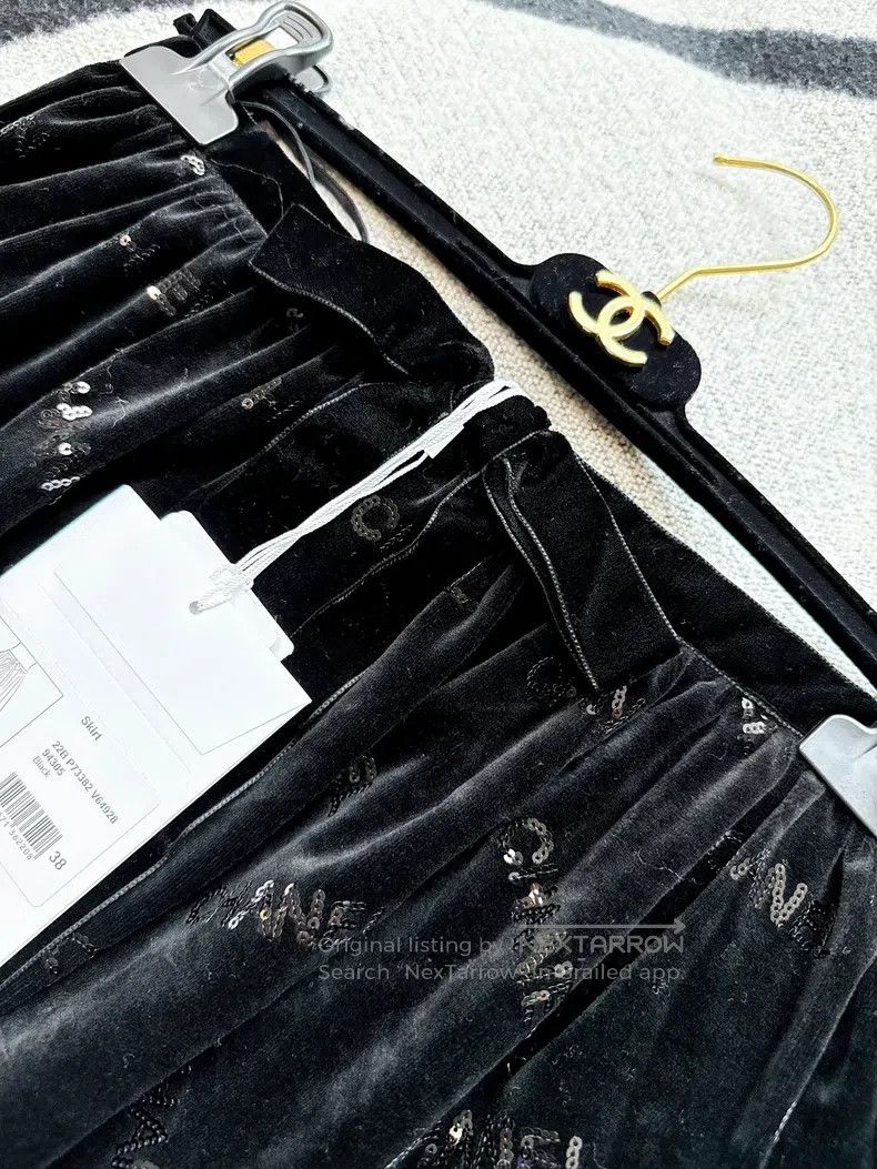 Chanel Chanel 22b velvet letter sequin short skirt skirt Size 25" / US 0 / IT 36 - 2 Thumbnail