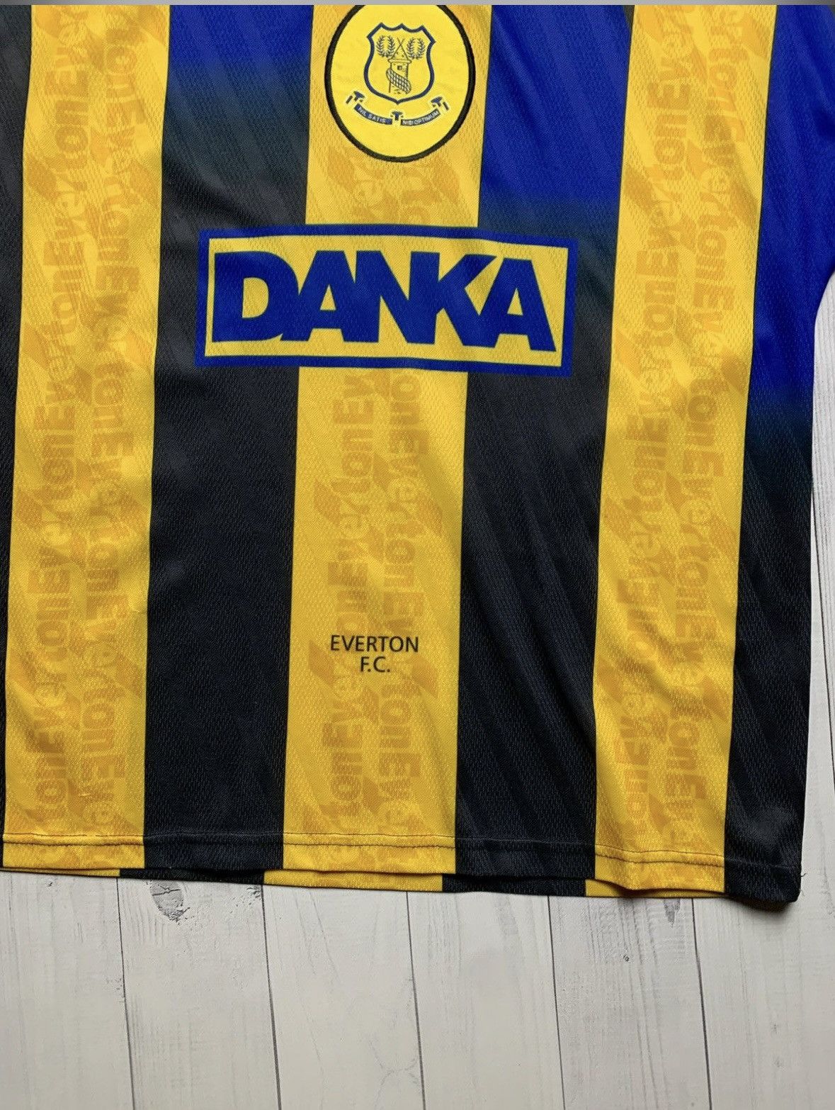 Umbro × Vintage Vintage Everton soccer jersey size M rare yellow away Size US M / EU 48-50 / 2 - 4 Thumbnail