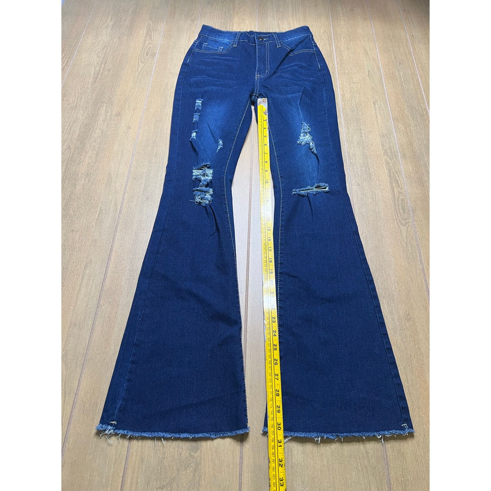 Vintage Vintage Look blue high-rise distressed flare Jeans Sz 25x30 Size 25" / US 0 / IT 36 - 8 Thumbnail