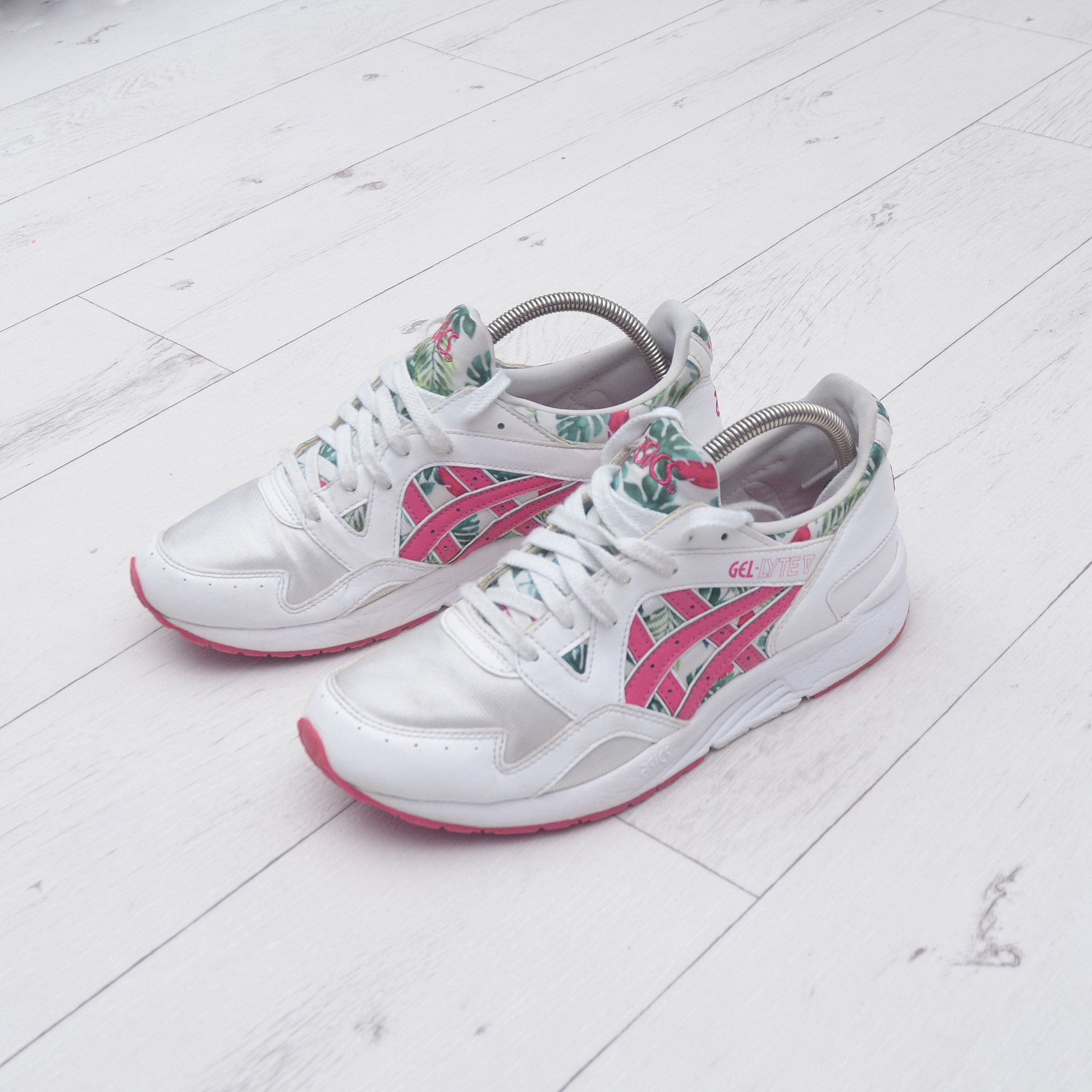 Asics Asics Gel Lyte 5 Women's Sneakers White Flowers Print sz 38 Size US 5.5 / IT 35.5 - 1 Thumbnail