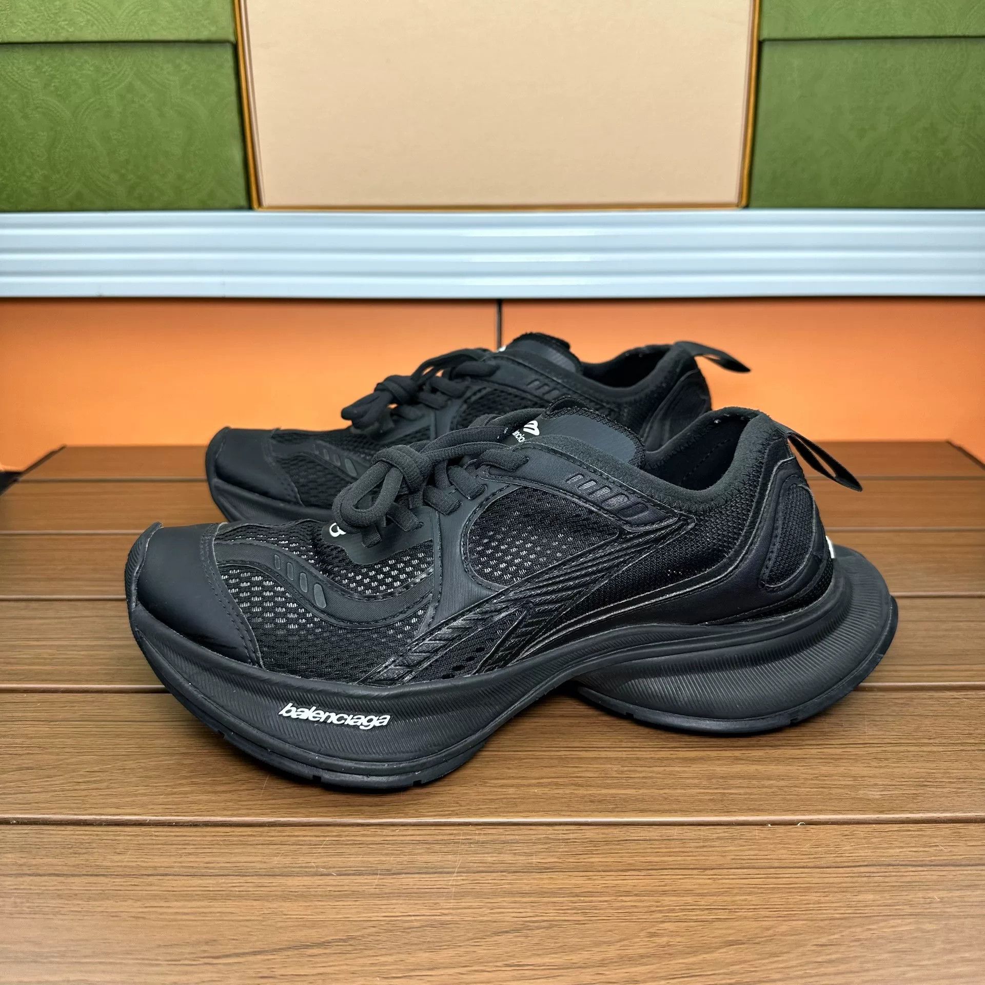 Balenciaga Balenciaga Casual Black Lowtop Sneakers it_37 Women Size US 7 / IT 37 - 1 Thumbnail