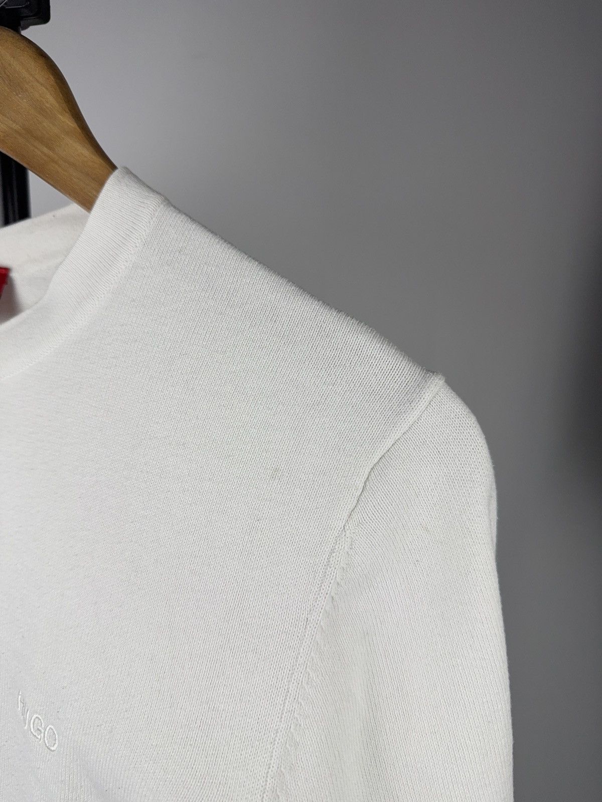 Hugo Boss Luxury HUGO BOSS Minimal Logo Off White Red Tag Sweatshirt M Size US S / EU 44-46 / 1 - 10 Thumbnail