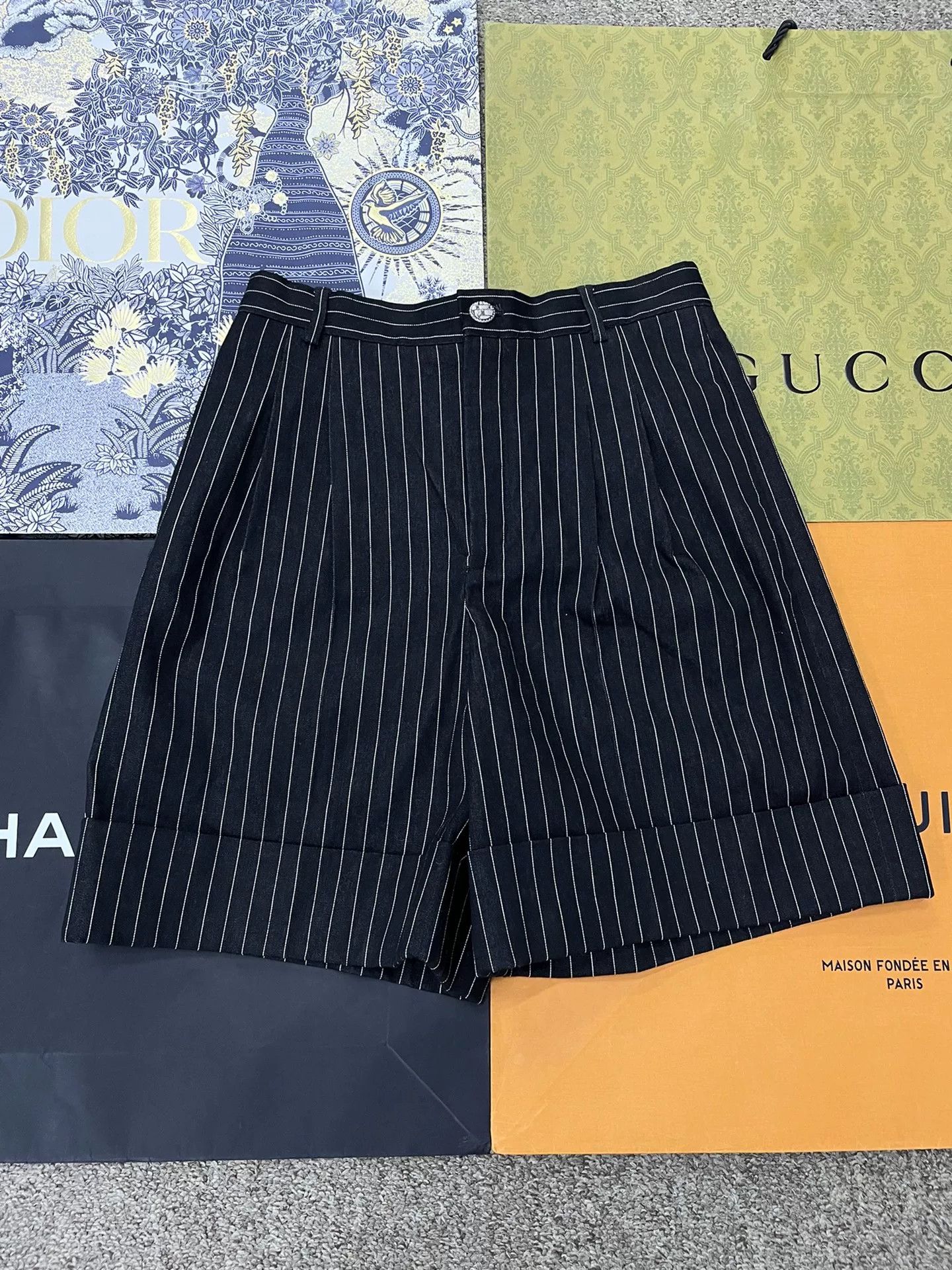 Chanel Chanel Black Striped Shorts Size 40" / US 18 - 1 Thumbnail