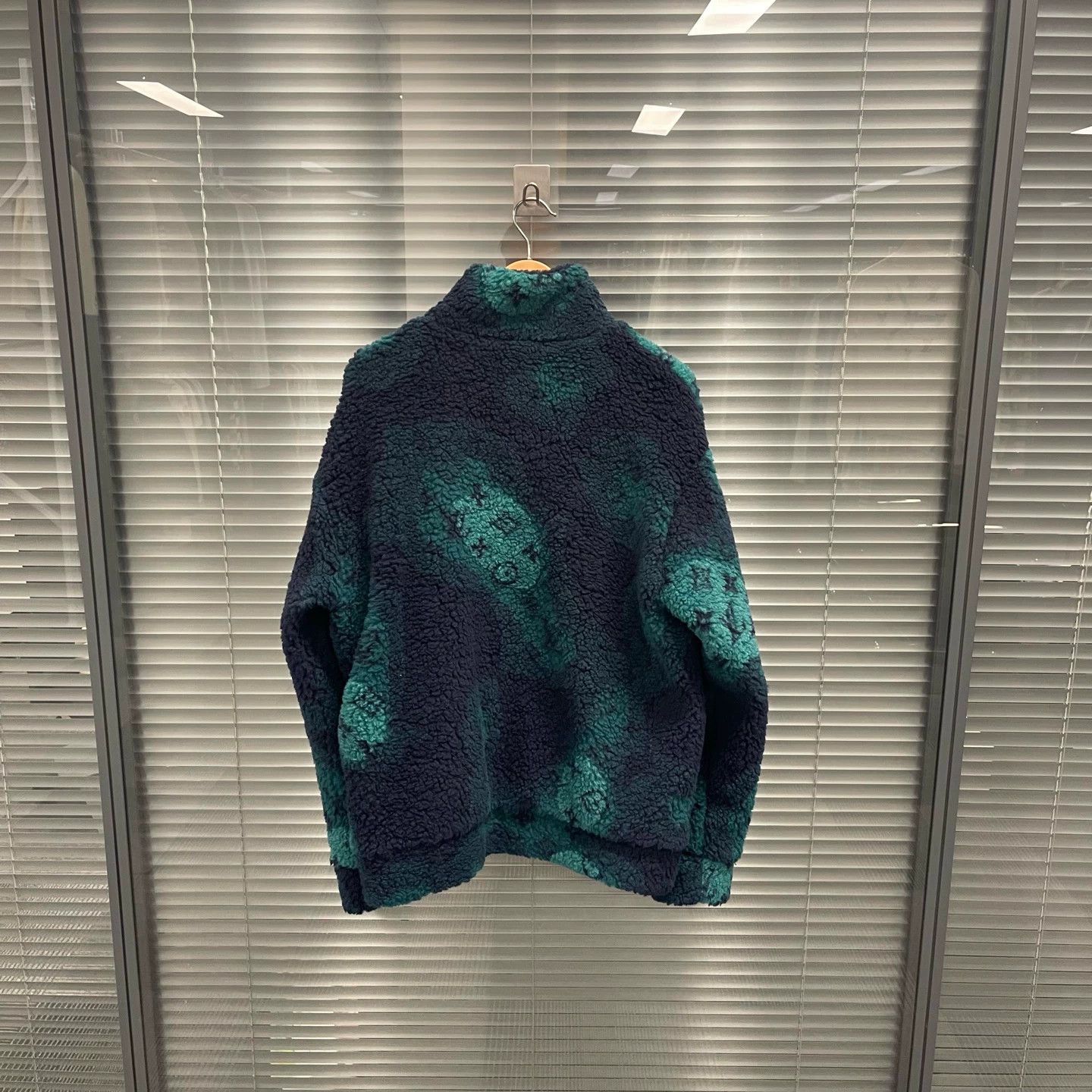 Louis Vuitton LV Turquoise Sage Tie-Dye Teddy Fleece Jacket L Size US L / EU 52-54 / 3 - 2 Thumbnail