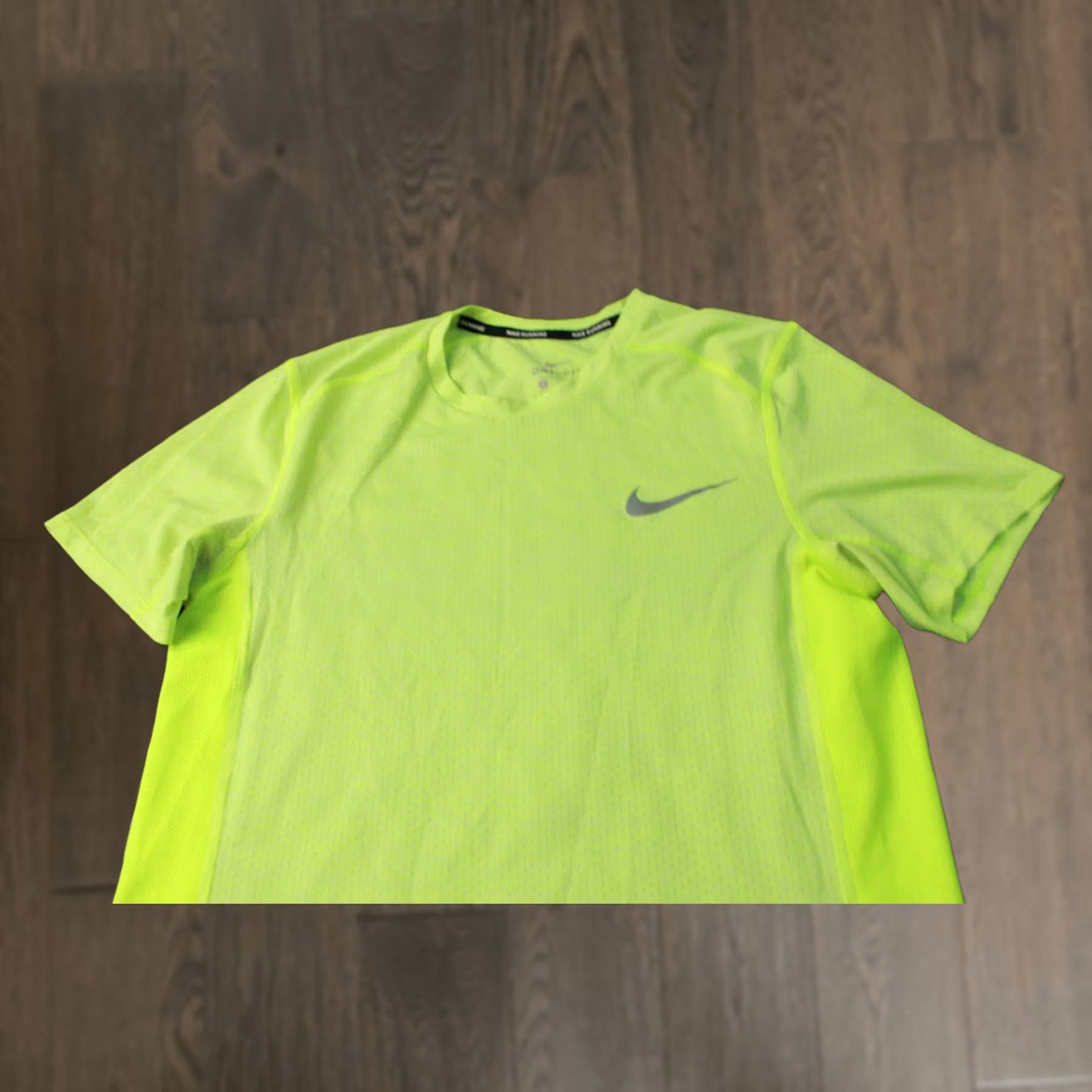 Nike Nike Running Miler Shirt Mens XS S Neon 2017 Dri-FIT Training Jersey T-Shirt Short Sleeve Nike Brand Regular Fit Crew Neck Size US S / EU 44-46 / 1 - 1 Thumbnail