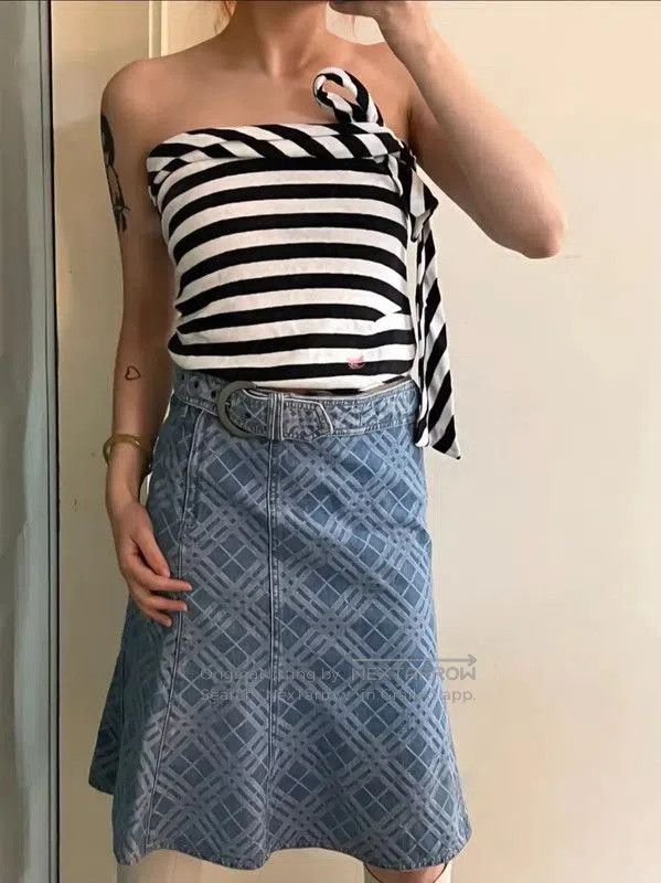 Burberry Burberry Light Blue Cotton Check Skirt. Size 28" / US 6 / IT 42 - 8 Thumbnail