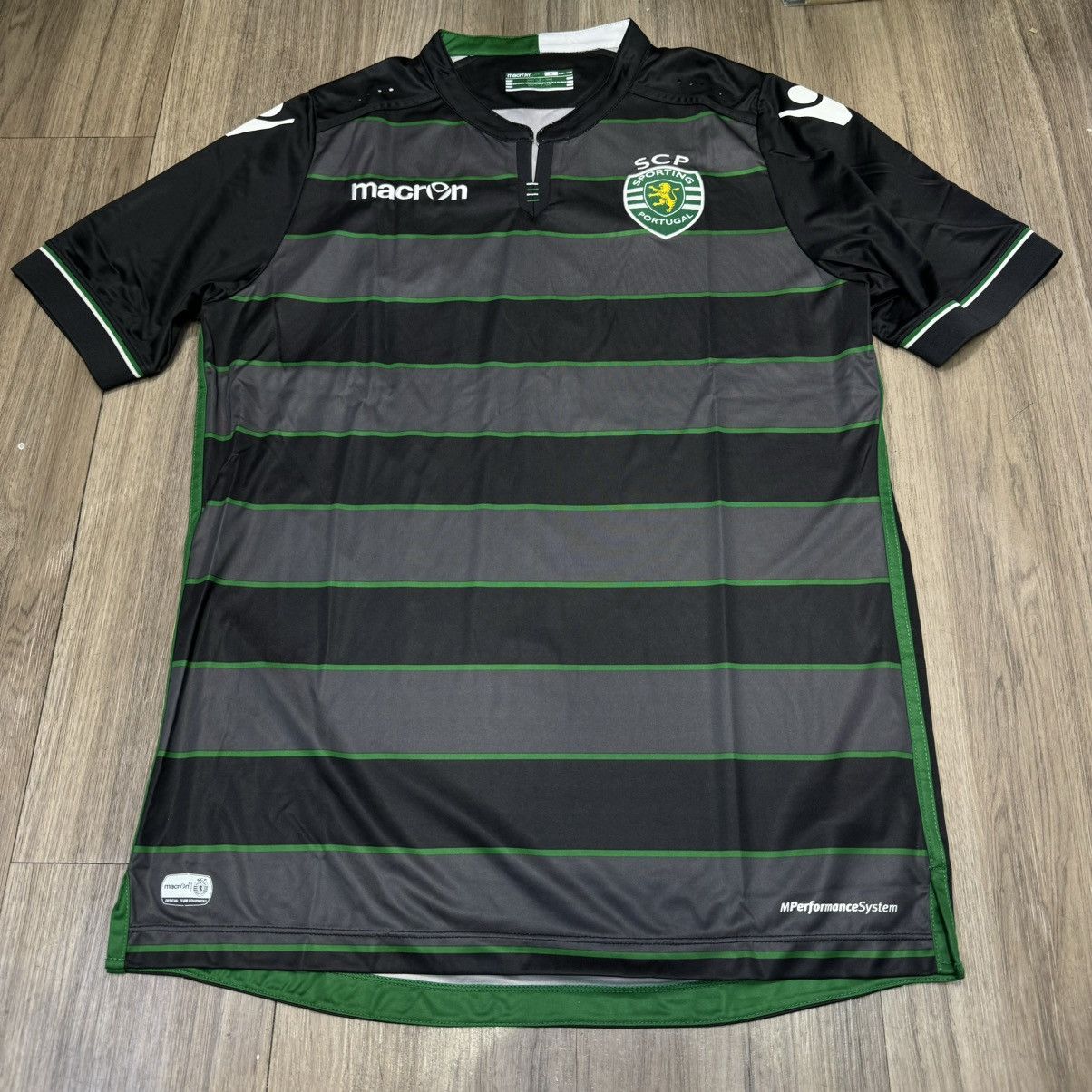 Macron Sporting club lisbon 15/16 away shirt Size US XL / EU 56 / 4 - 1 Thumbnail