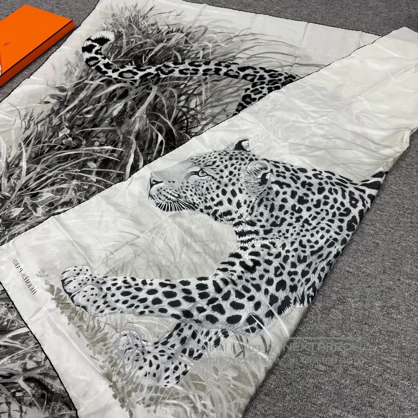 Hermes Hermes Panthera Pardus leopard pattern Silk square scarf| Size ONE SIZE - 2 Thumbnail