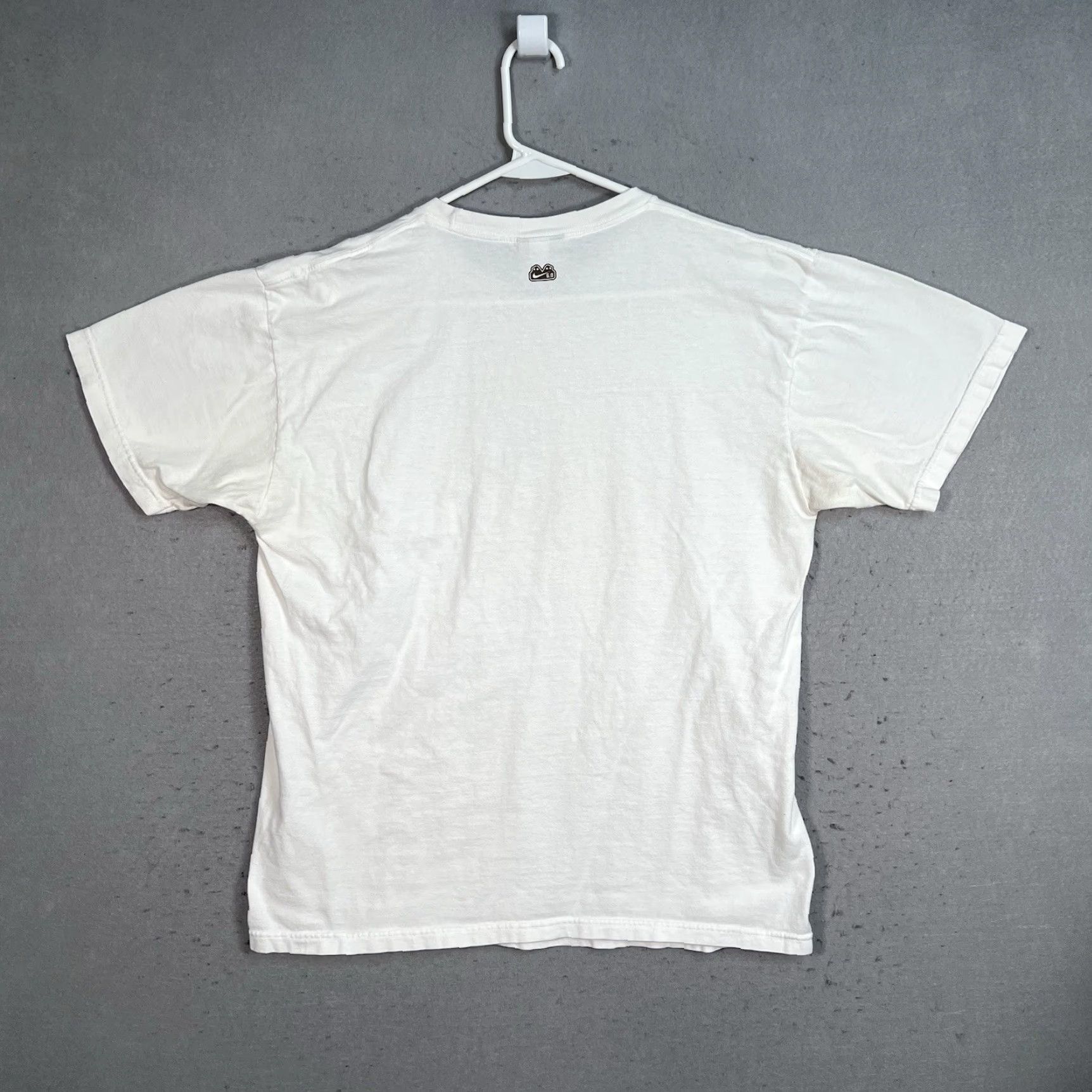 Nike VINTAGE Nike Graphic Tee T Shirt Short Sleeve Adult Large White 2000s Mens Size US L / EU 52-54 / 3 - 2 Thumbnail