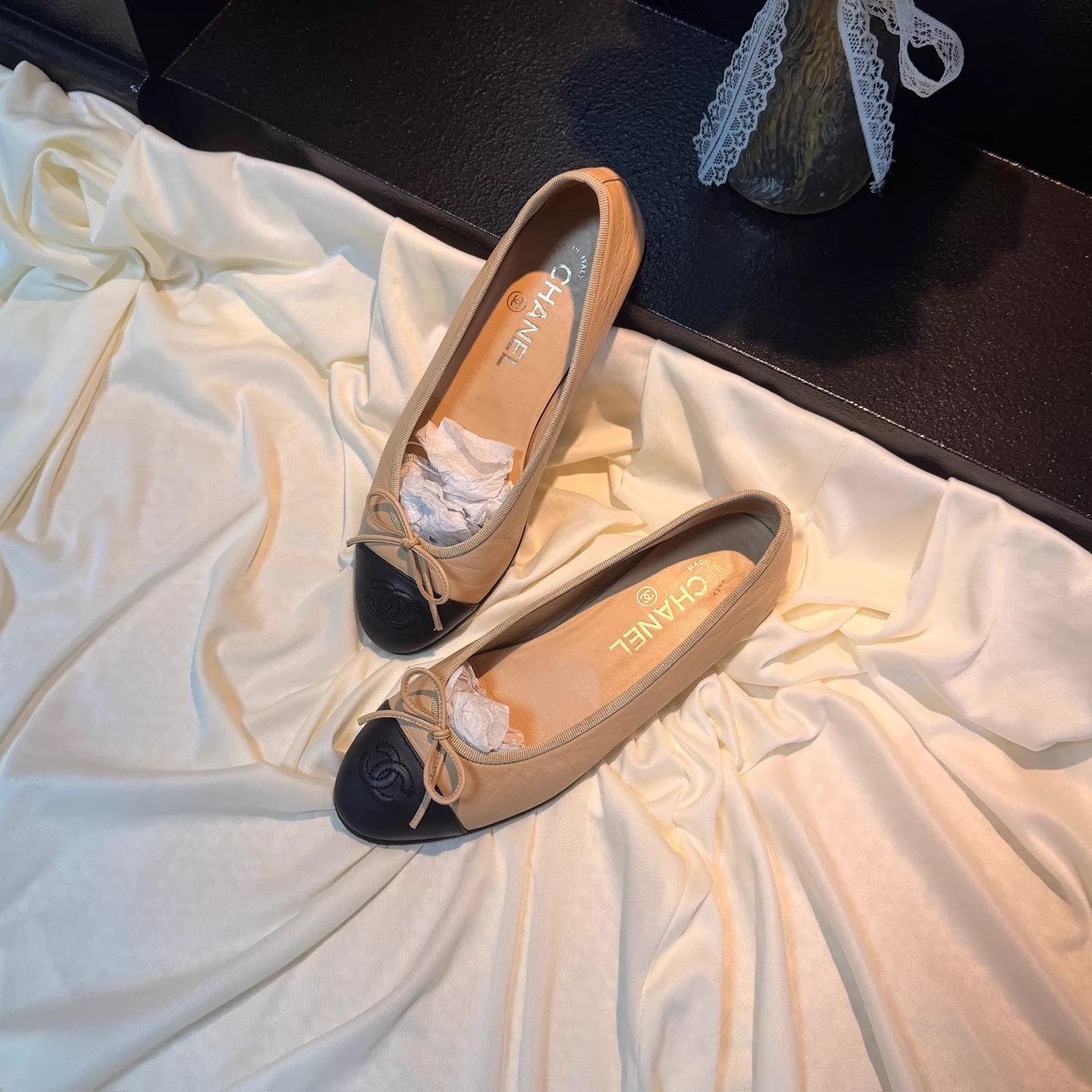 Chanel CHANEL Milk Tea Two-Tone Bow CC Ballet Flats 36.5 95 New Size US 6 / IT 36 - 1 Thumbnail