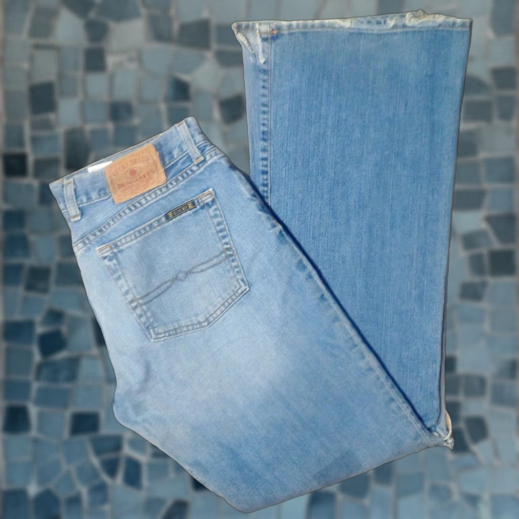 Lucky Brand Vintage Lucky Gene Montesano Distressed Mom Jean 10/30 Blue 90s Flared Leg Womens 34x30 Denim Jeans Size 32" / US 10 / IT 46 - 1 Thumbnail