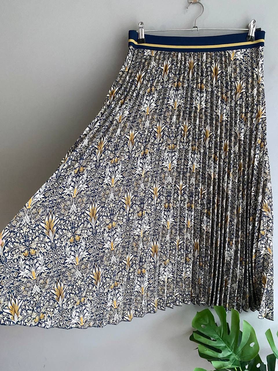 H&M H&M X William Morris & Co Floral Pattern Pleated Skirt, M Size 32" / US 10 / IT 46 - 4 Thumbnail