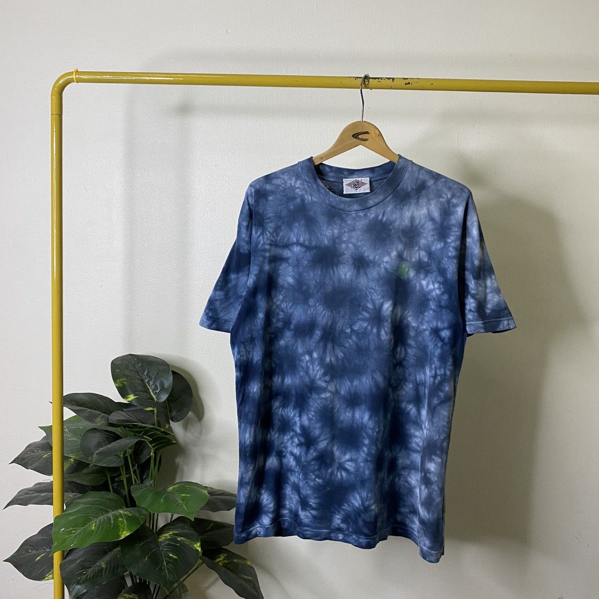 Vintage 2000s Bear Surfboards Tie Dye T Shirt Surfing Surf Size US L / EU 52-54 / 3 - 6 Thumbnail