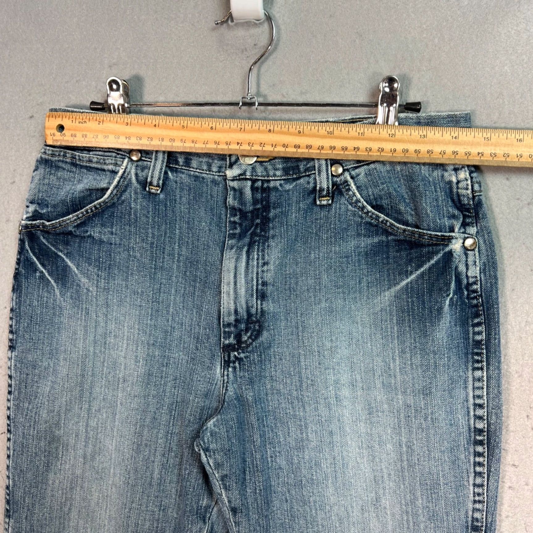 Wrangler Wrangler Womens Straight-Leg Denim Jeans Adult Size 31 Light Wash Blue 28x29 Regular Rise Size 24" / US 00 / IT 34 - 5 Thumbnail