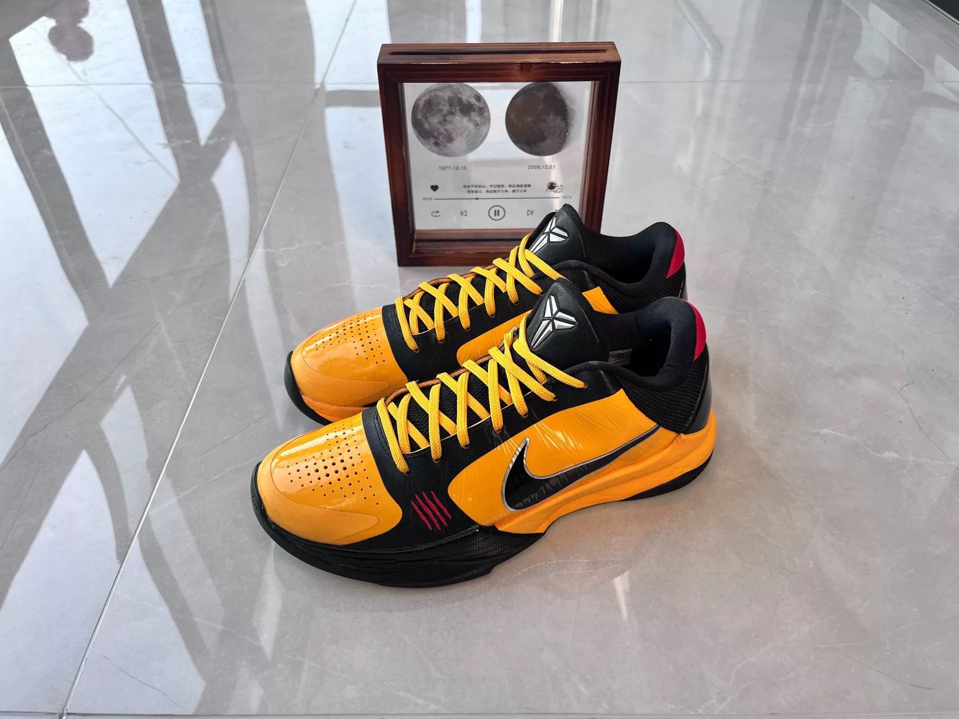 Nike Nike KOBE5 Yellow Lowtop Sneakers 9 Men Size US 9 / EU 42 - 1 Thumbnail