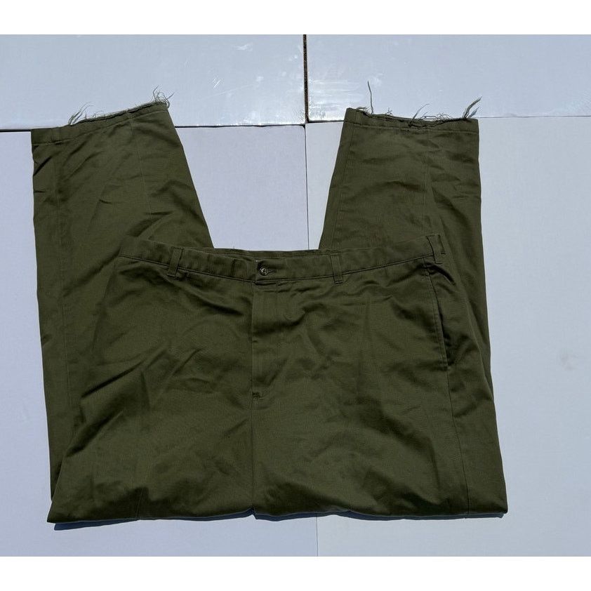 Izod IZOD Men's Pants - Size 44x32 - Classic and Comfortable Size US 44 / EU 60 - 1 Thumbnail