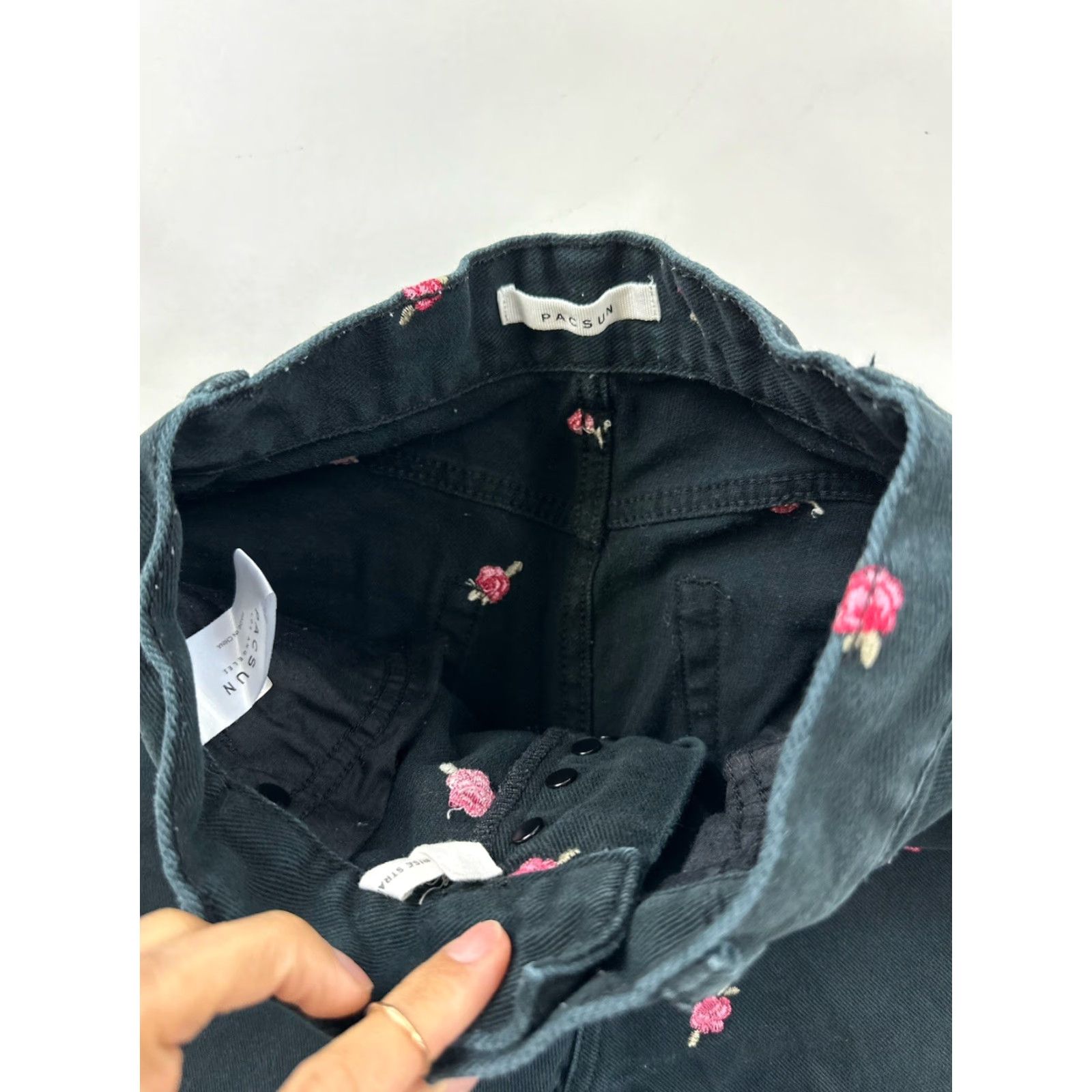 Pacsun VINTAGE PacSun Jeans Women’s 24 Black Floral Embroidery High Rise Straight Size 42" / US 20 - 4 Thumbnail