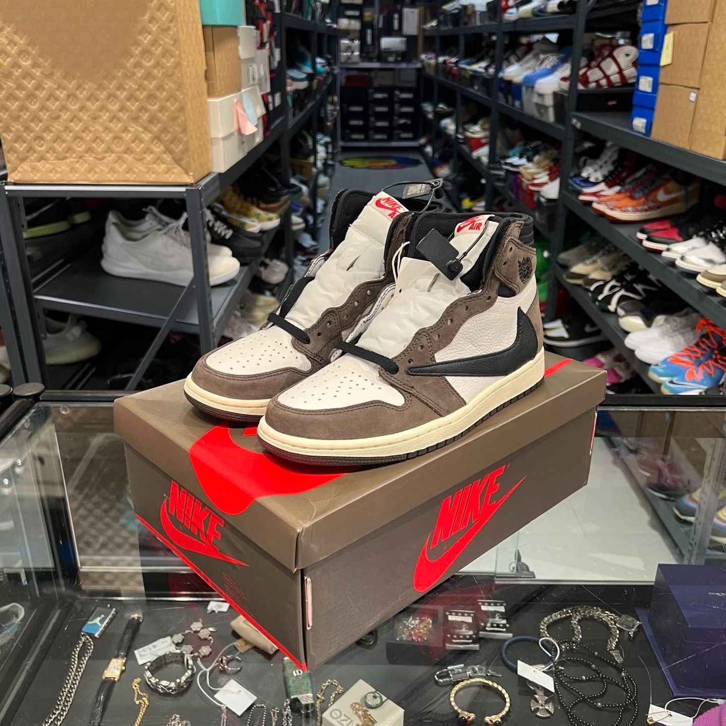 Nike Nike Hitop Sneakers 8.5 Men Size US 8.5 / EU 41-42 - 1 Thumbnail