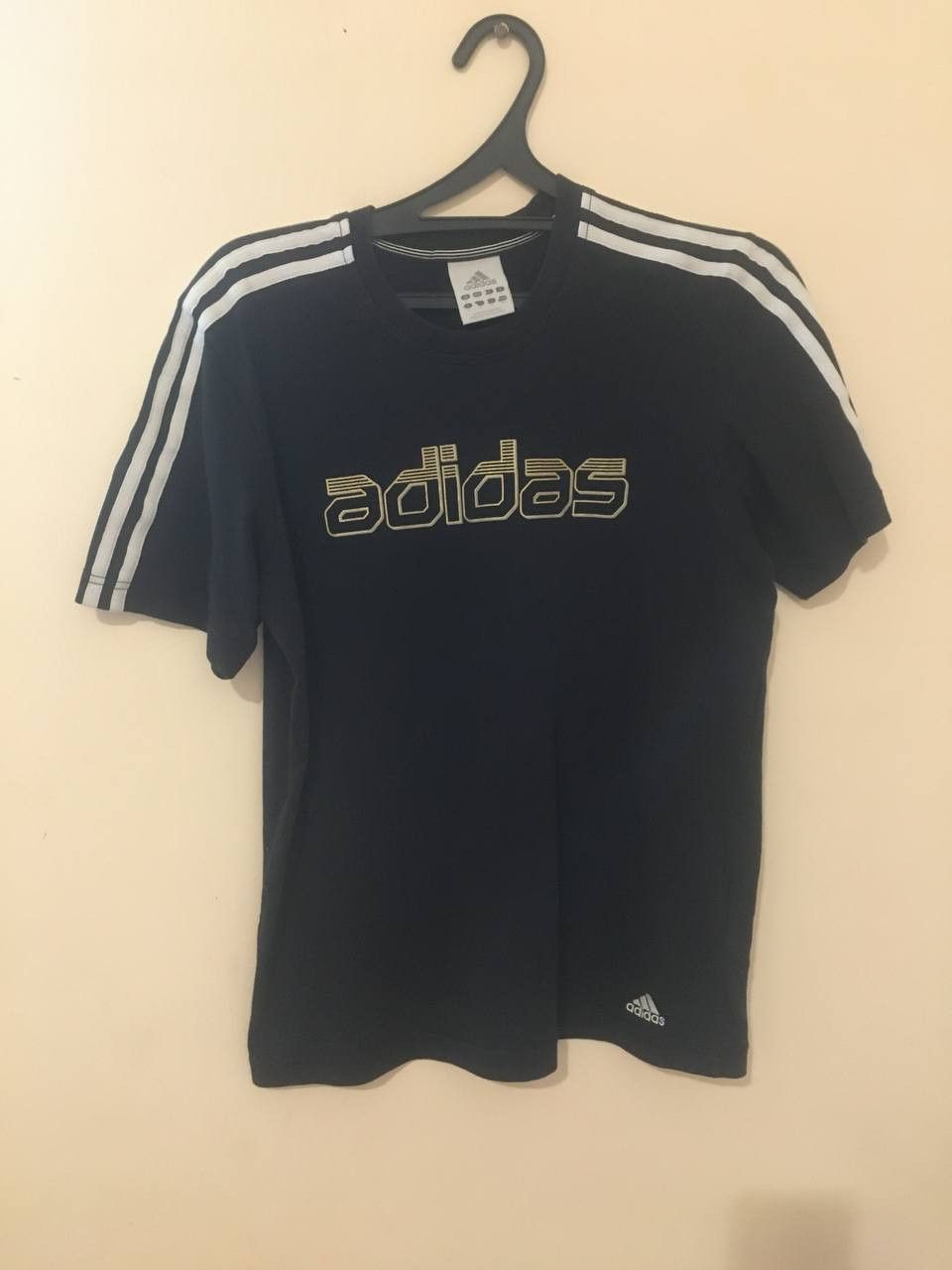 Adidas × Vintage Adidas Golden-logo black T-shirt Size US S / EU 44-46 / 1 - 1 Thumbnail
