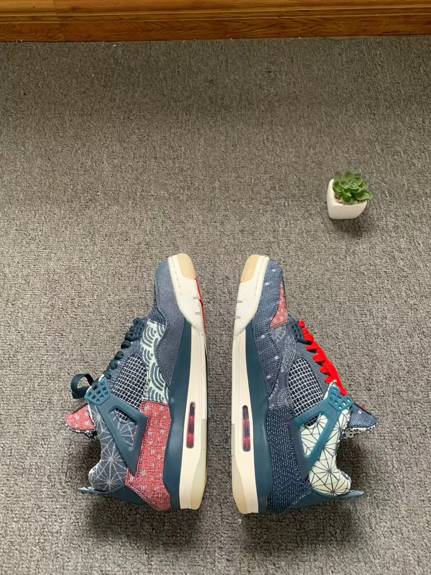 Nike Air Jordan 4 Embroidered Size 44.5 Like New Size US 11.5 / EU 44-45 - 2 Thumbnail