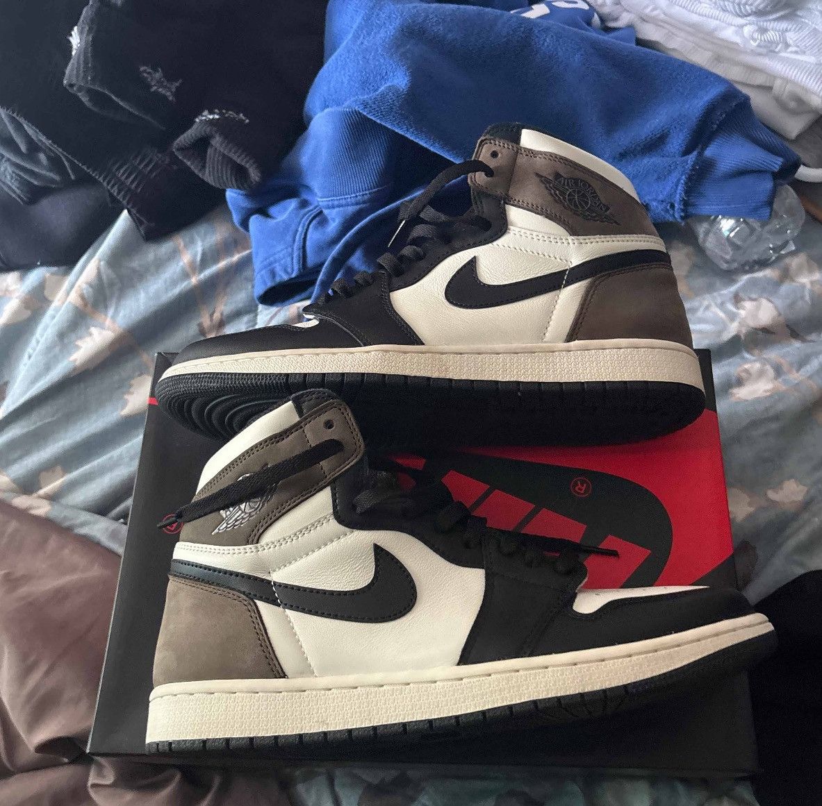 Jordan Brand Jordan 1 mocha high Size US 10.5 / EU 43-44 - 2 Thumbnail