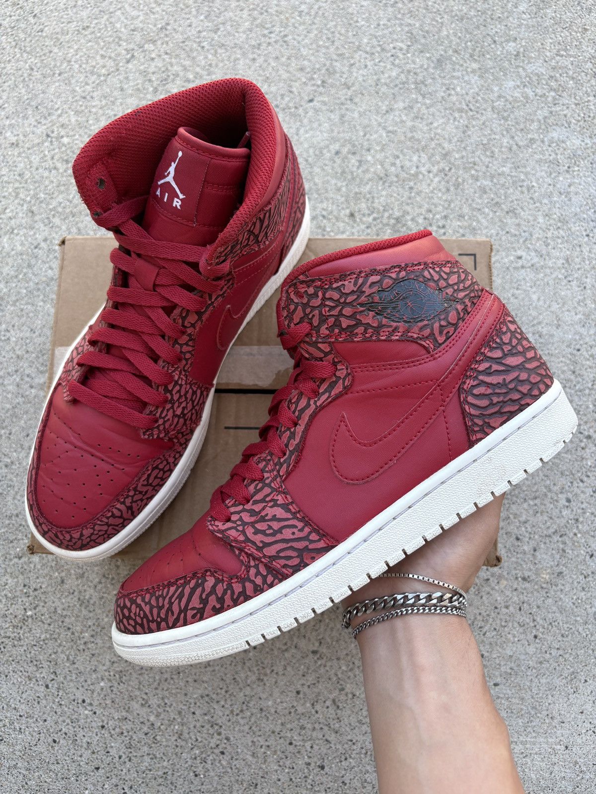 Jordan Brand Jordan 1 Retro High “Red Elephant Print” Men’s Size 9 Size US 9 / EU 42 - 1 Thumbnail
