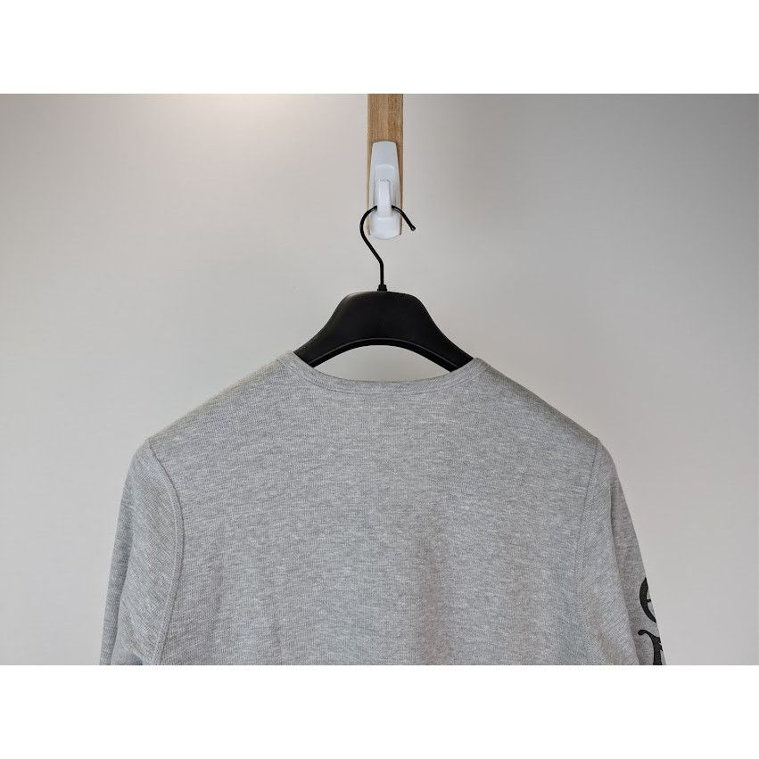 Chrome Hearts o1rshd1 Scroll Logo Long-Sleeve T-Shirt in Grey Size US L / EU 52-54 / 3 - 11 Thumbnail