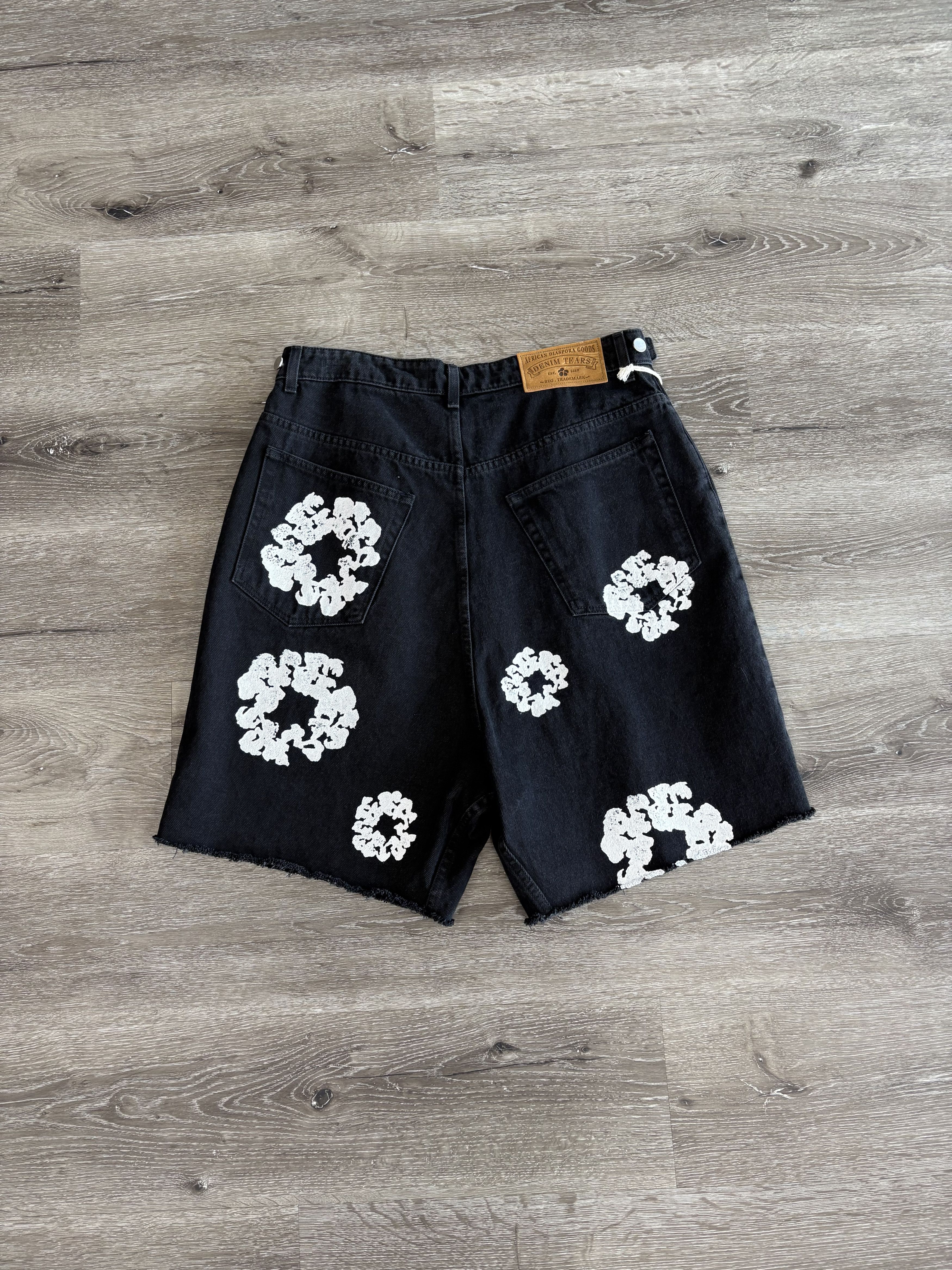 DENIM TEARS Denim Tears "The Cotton Wreath" Jean Short (Black) Size US 32 / EU 48 - 2 Thumbnail