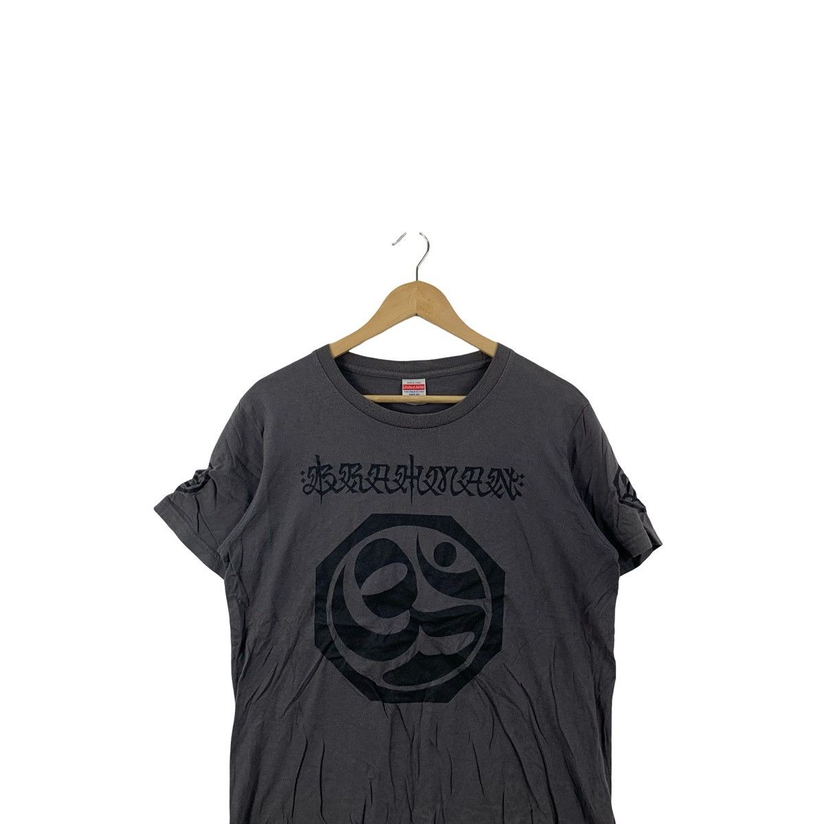Vintage Vintage Japanese Streetwear Graphic Minimal Logo Tee Size US L / EU 52-54 / 3 - 2 Thumbnail