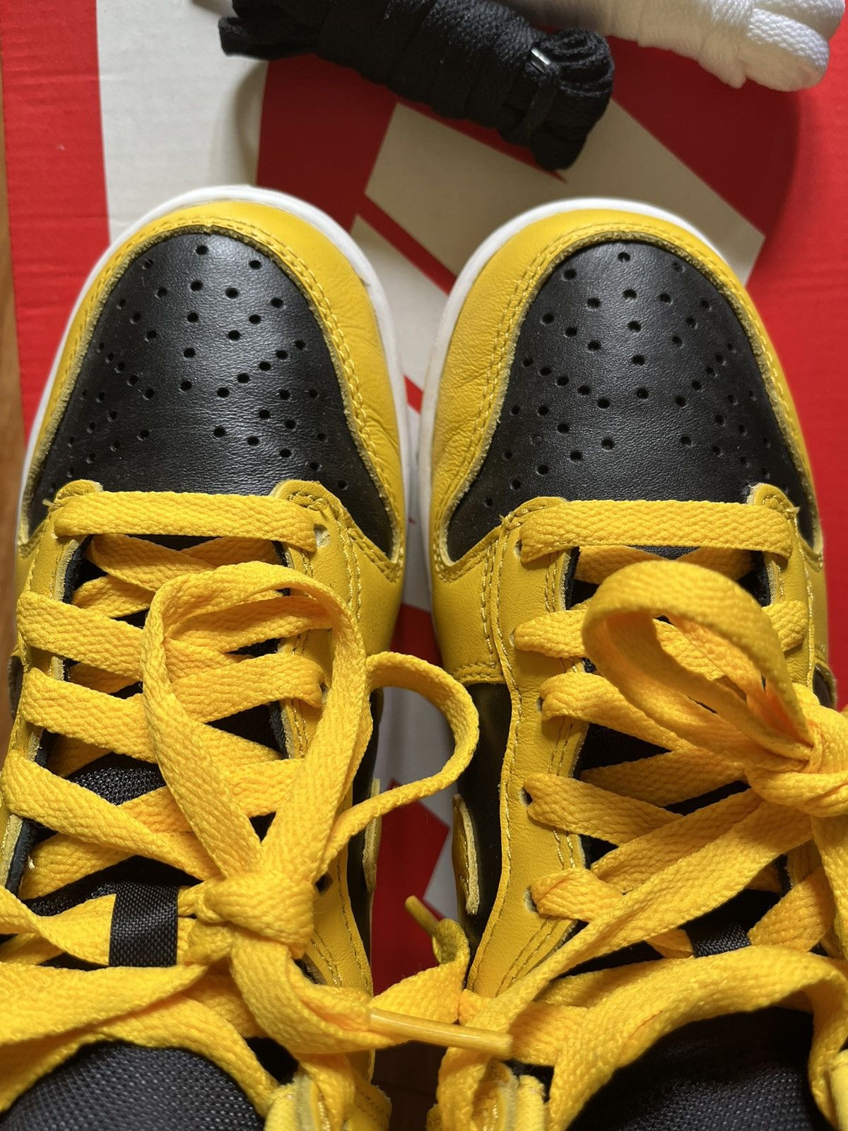 Nike US 5 Nike dunk high sp Iowa 2020 yellow black Size US 5 / EU 37 - 9 Thumbnail