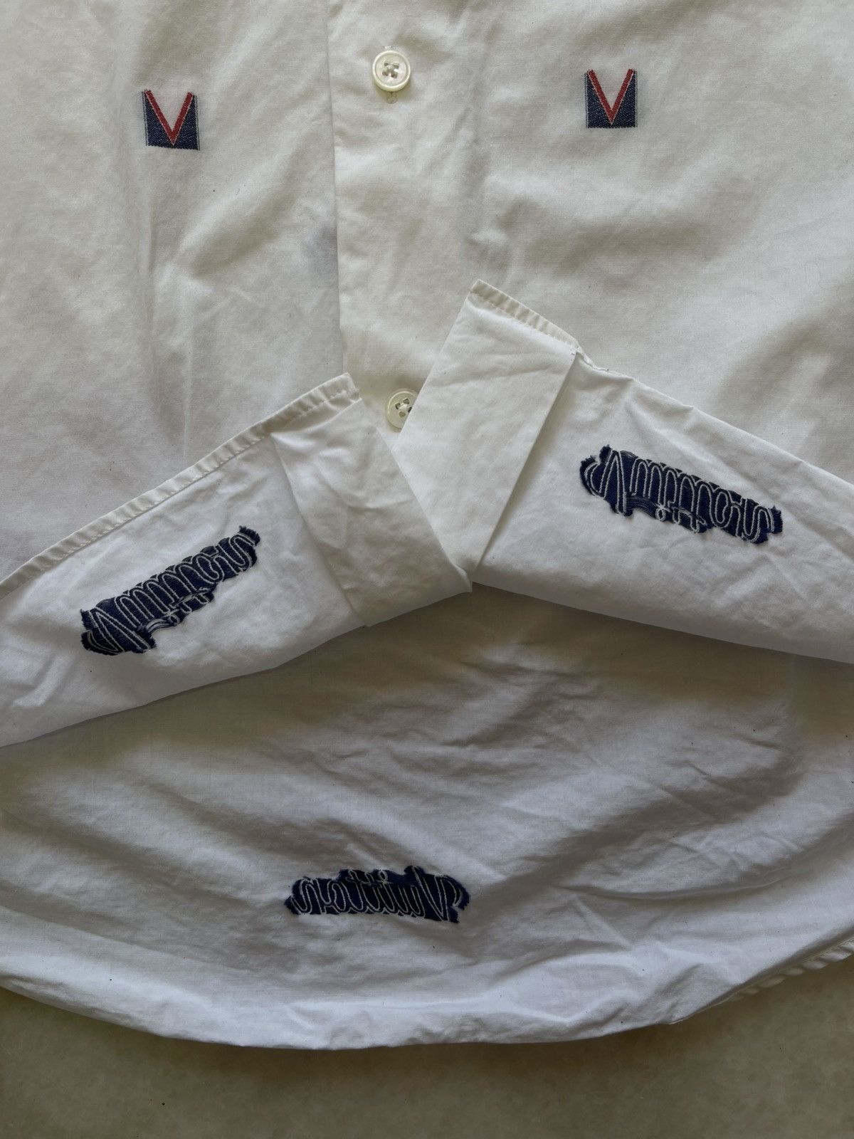 Louis Vuitton 2018 Louis Vuitton Embrodery Logo Button Up Size US M / EU 48-50 / 2 - 6 Thumbnail