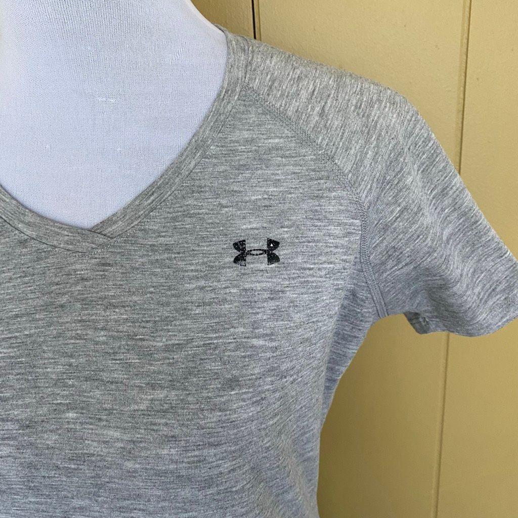 Under Armour Under Armour women M semi fitted heat gear v-neck short slee Size M / US 6-8 / IT 42-44 - 2 Thumbnail