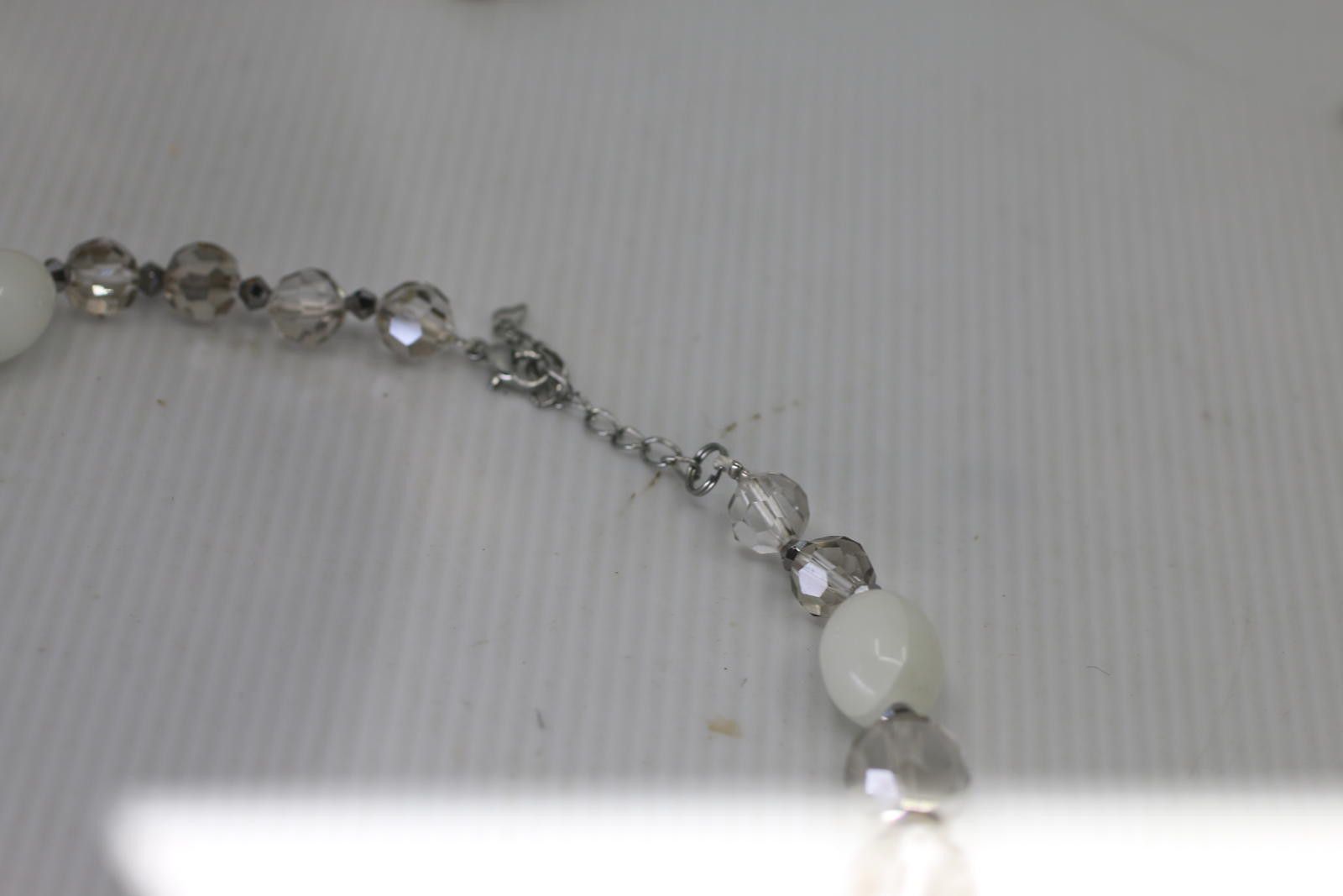 Unknown London Vintage Neutral Beaded Necklace Clear Crystal White Beads Size ONE SIZE - 5 Thumbnail