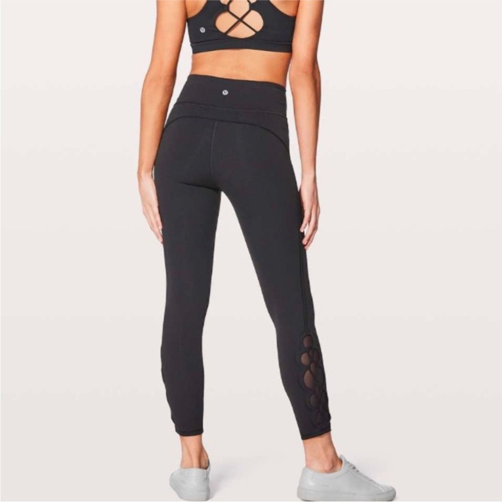 Lululemon Lululemon Tied To It 7/8 Tight 25" Black size 2 Size 26" / US 2 / IT 38 - 1 Thumbnail