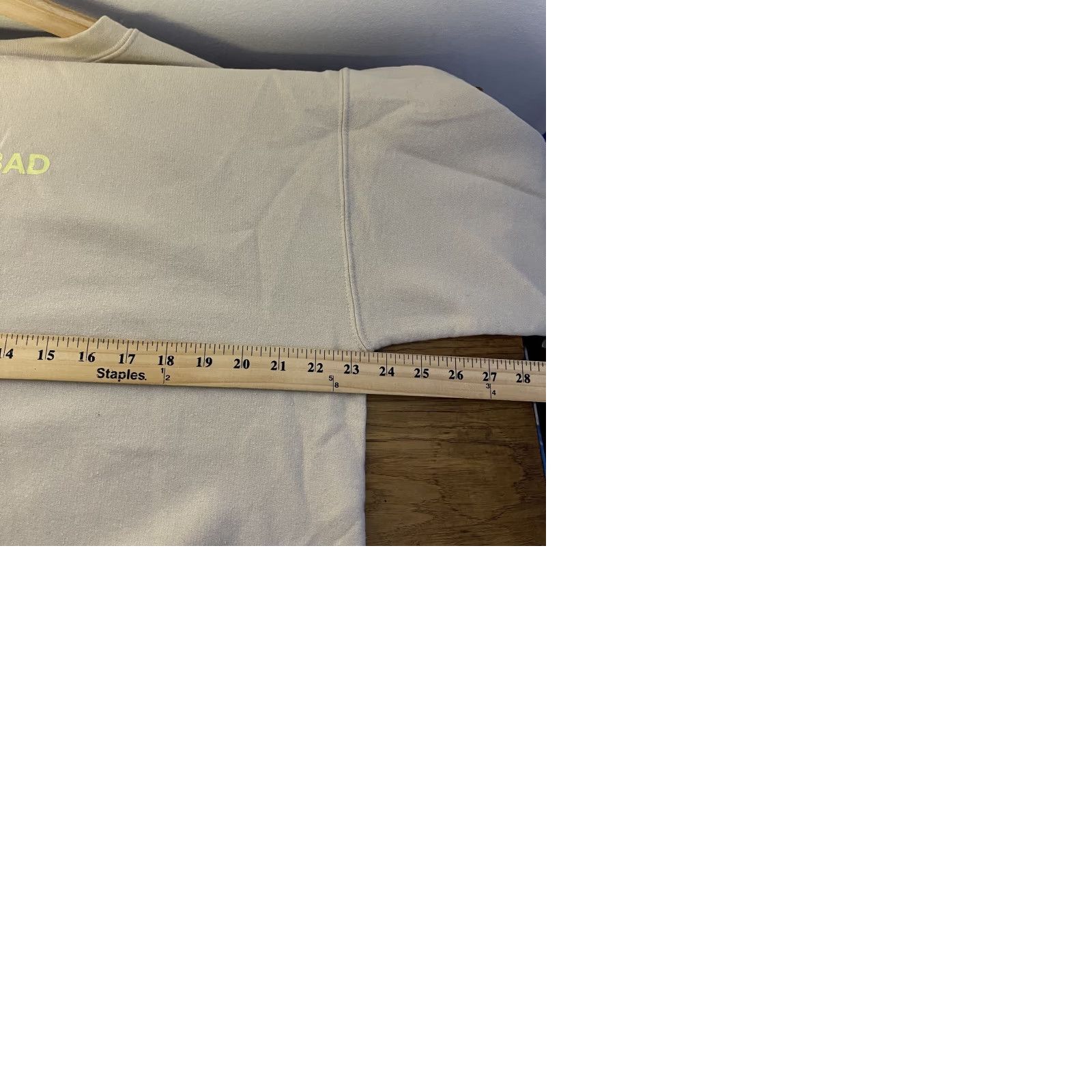 Gildan Barstool Sports Crewneck Sweatshirt Adult Large Chicks in The Office Too Bad Beige Cotton Blend Knit Logo Barstool Sports Crewneck Sweatshirt USA? Size US L / EU 52-54 / 3 - 9 Thumbnail