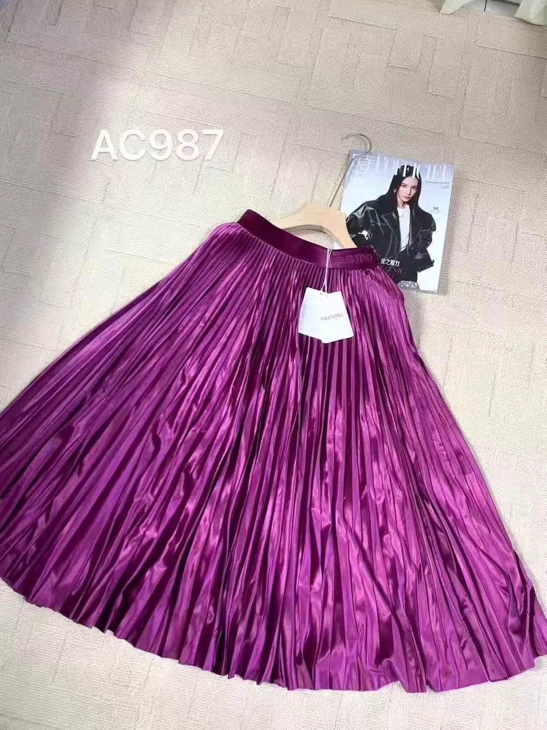 Valentino Valentino Velvet Pleated Skirt XS New With Tags Size 25" / US 0 / IT 36 - 1 Thumbnail