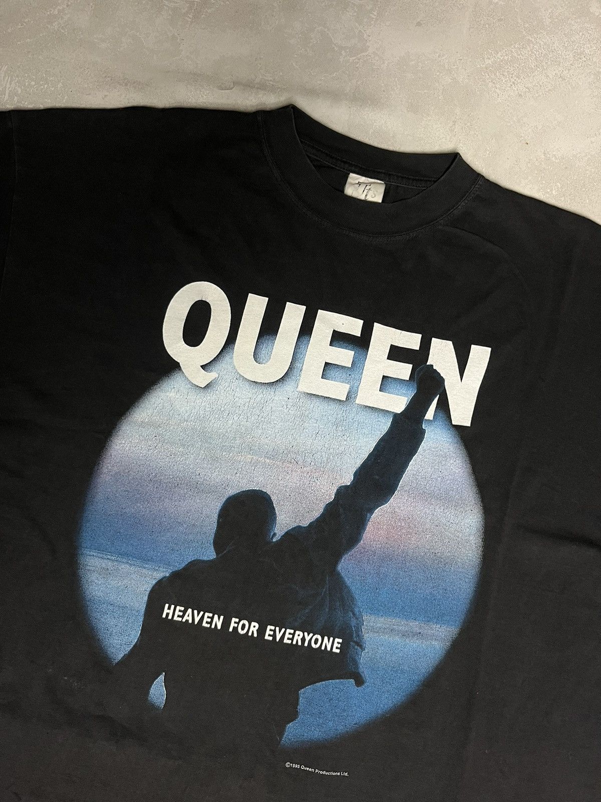 Band Tees × Vintage Vintage 1995 Queen Tee Heaven for Everyone Tour Tee Size US XL / EU 56 / 4 - 5 Thumbnail
