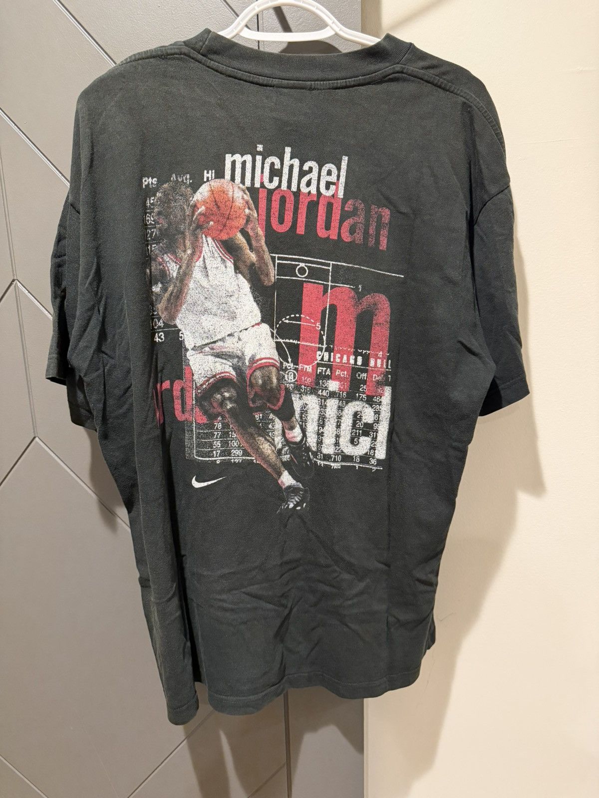 Nike Vintage 1990’s Air Jordan Tee Size US L / EU 52-54 / 3 - 1 Thumbnail