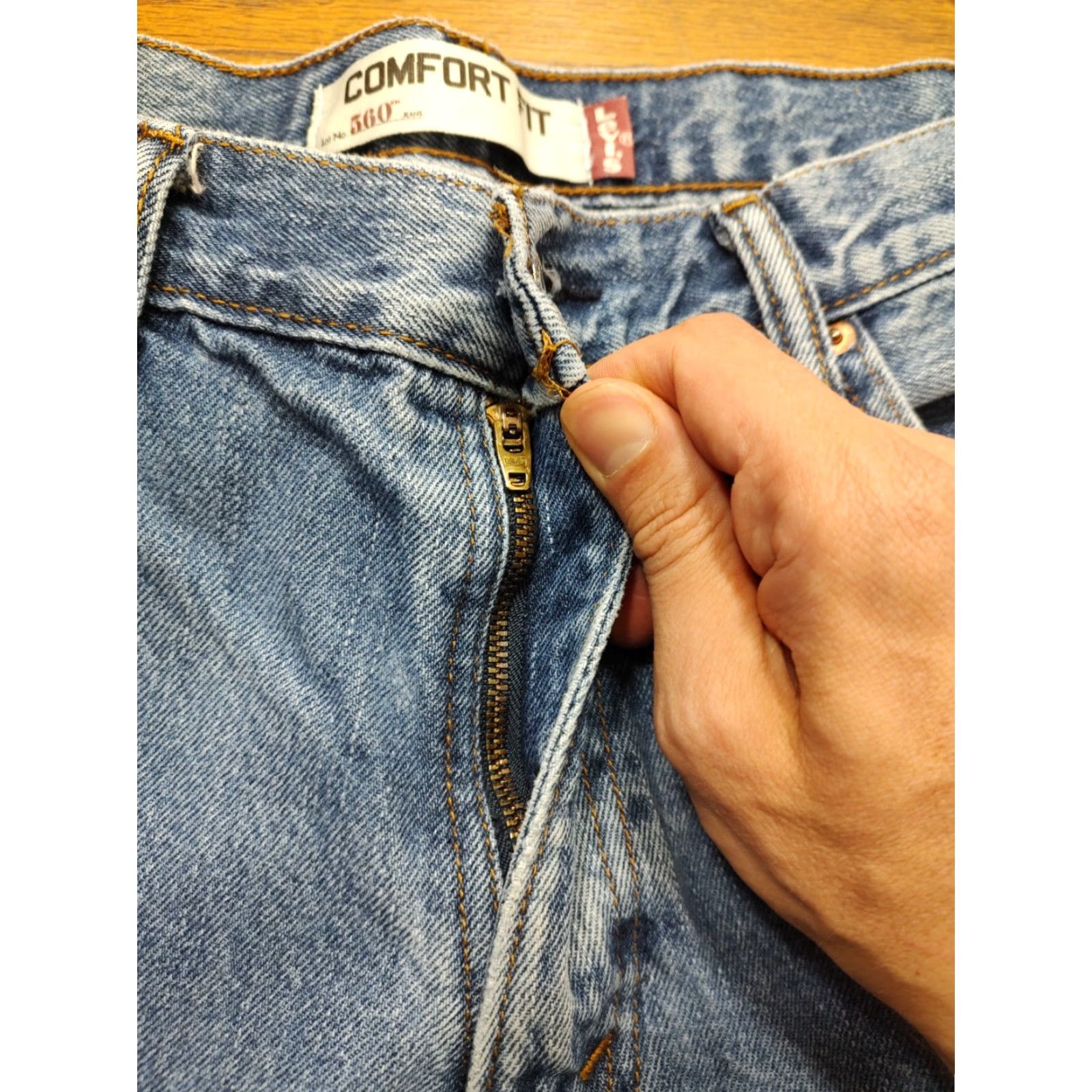 Levi's VINTAGE Levi's 560 Jeans Mens 34x35 Blue Loose Fit Tapered Leg Baggy 90s Grunge USA Denim Cotton Relaxed 5-Pocket Logo Zip Size US 34 / EU 50 - 3 Thumbnail