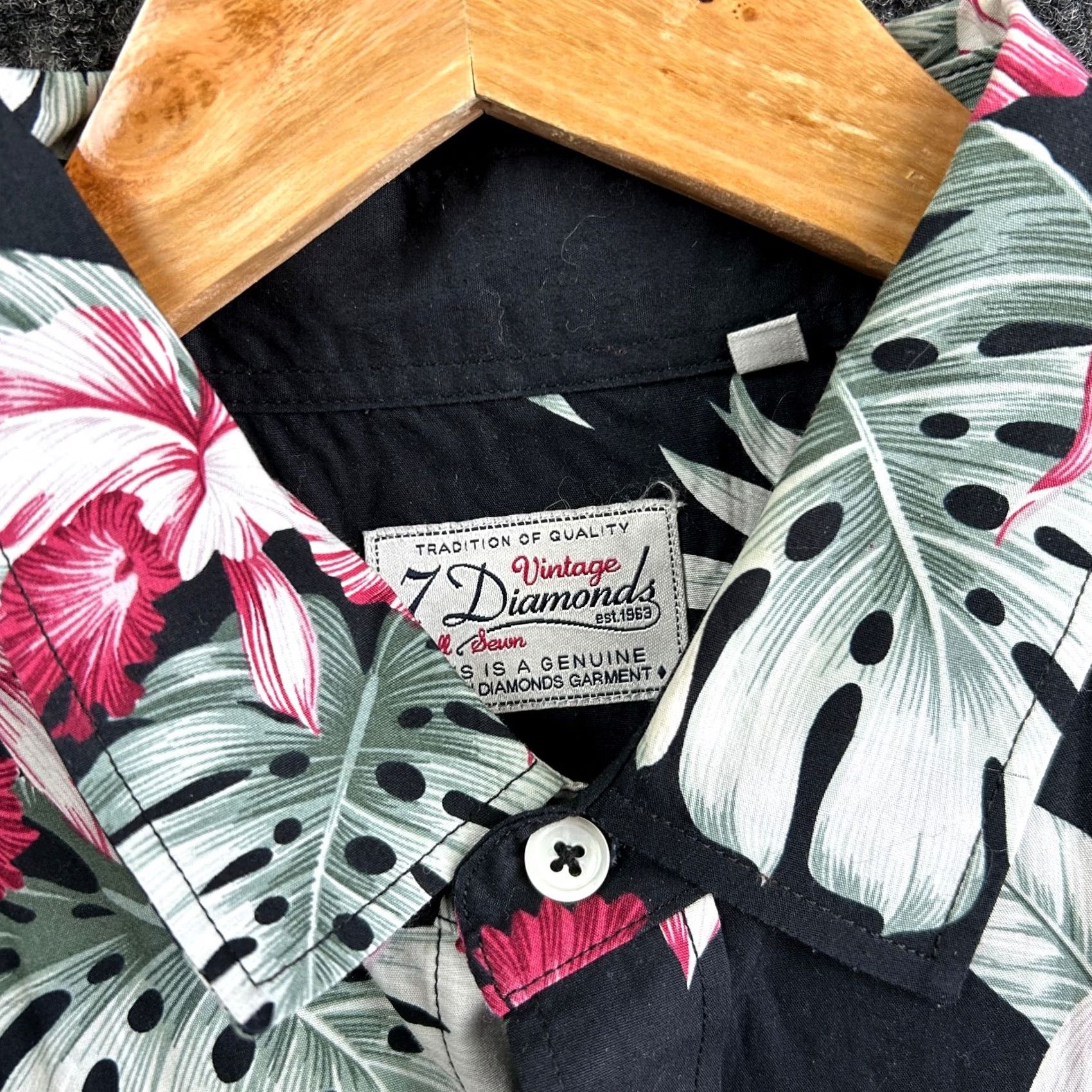 Vintage VINTAGE 7 Diamonds Mens Short Sleeve Button Down Shirt L Hawaiian Black Flowers Shirt, Floral, Beach, Hawaiian, 7 Diamonds, Casual, Vintage, Mens Size US L / EU 52-54 / 3 - 3 Thumbnail