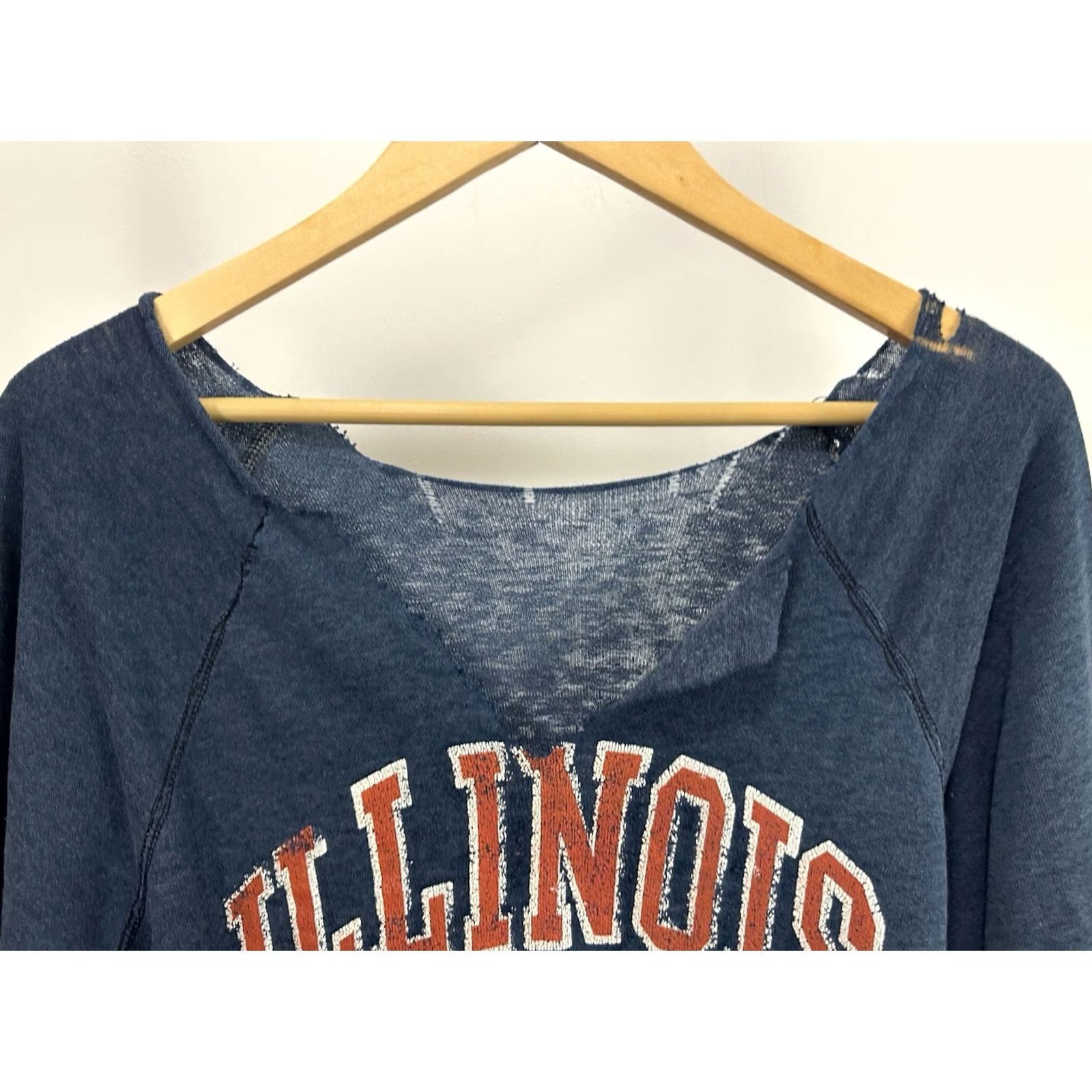 Vintage VINTAGE University of Illinois Chief Sweatshirt L Blue Paper Thin Burnout 80s Mens Size US L / EU 52-54 / 3 - 4 Thumbnail
