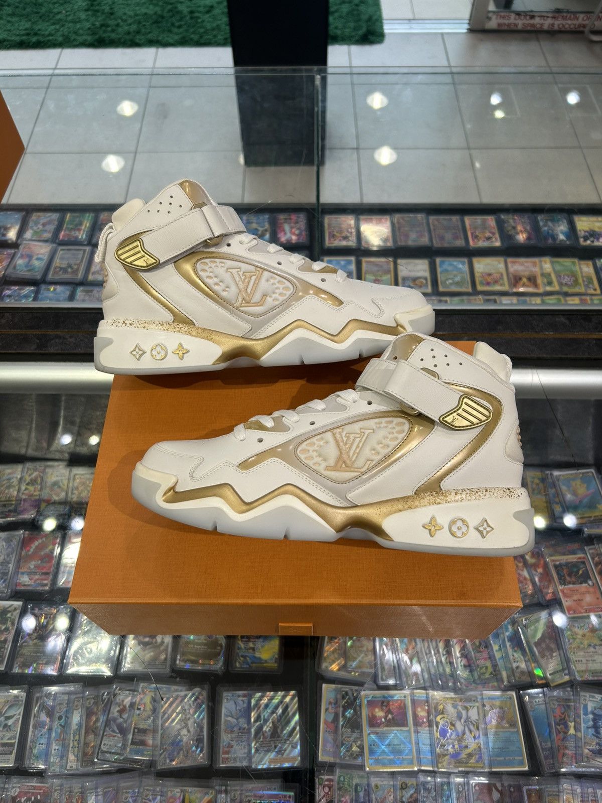 Louis Vuitton Louis vuitton trainer 2 white gold Size US 8.5 / EU 41-42 - 1 Thumbnail