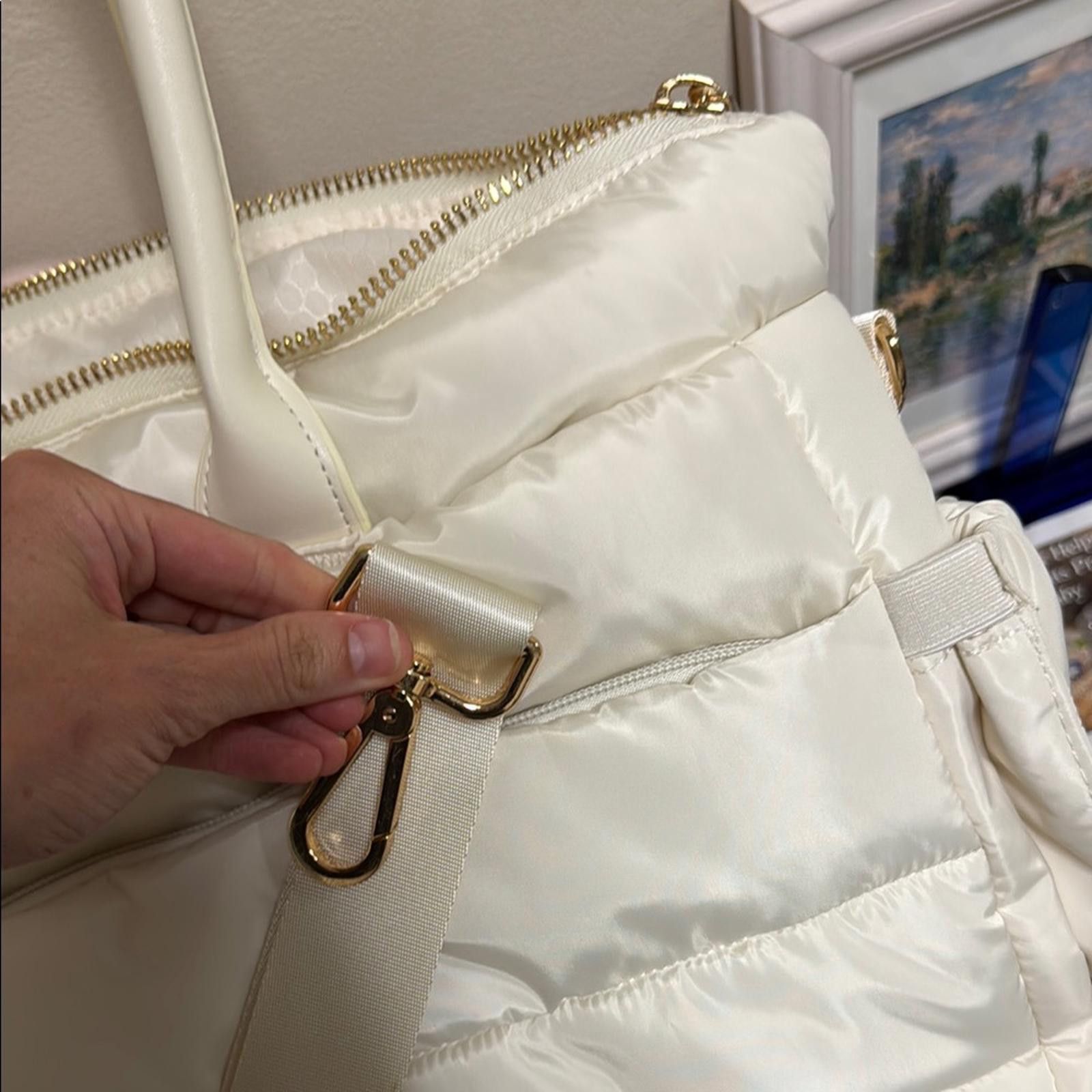 Designer Elegant White Quilted Tote with Gold Hardware Size ONE SIZE - 5 Thumbnail
