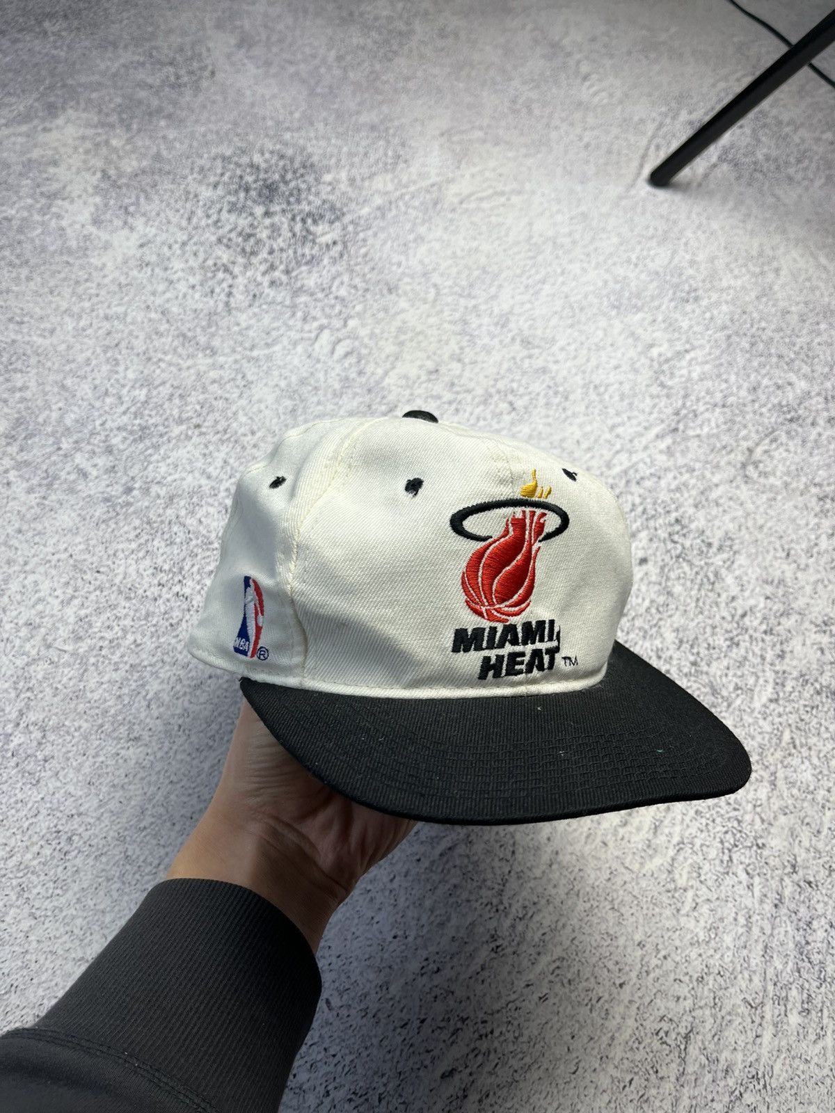 NBA Vintage Miami Heat Cap NBA Streetwear Rare Casual Fan Logo Size ONE SIZE - 7 Thumbnail