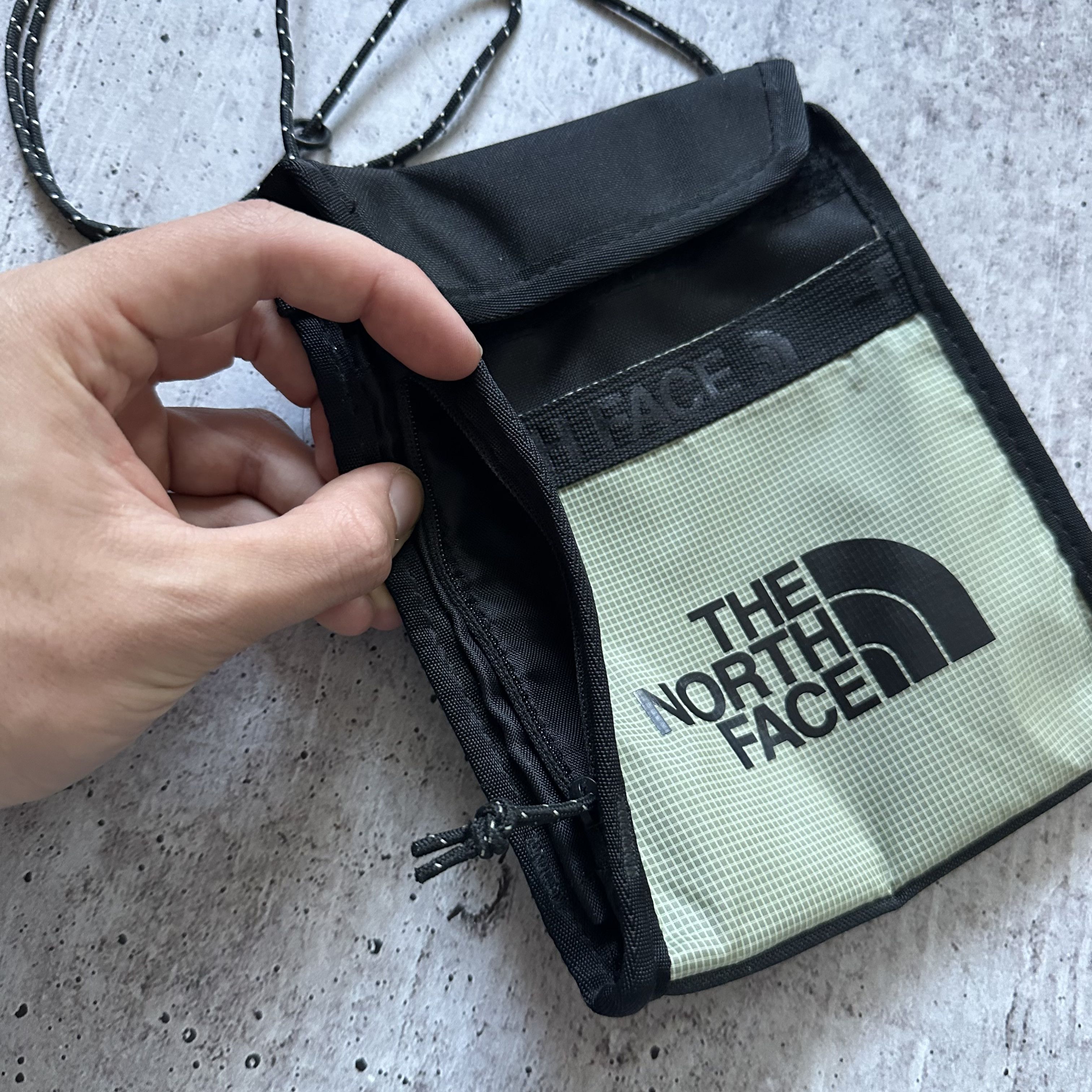 The North Face The North Face Light Weight Big Logo Shoulder Bag Size ONE SIZE - 4 Thumbnail