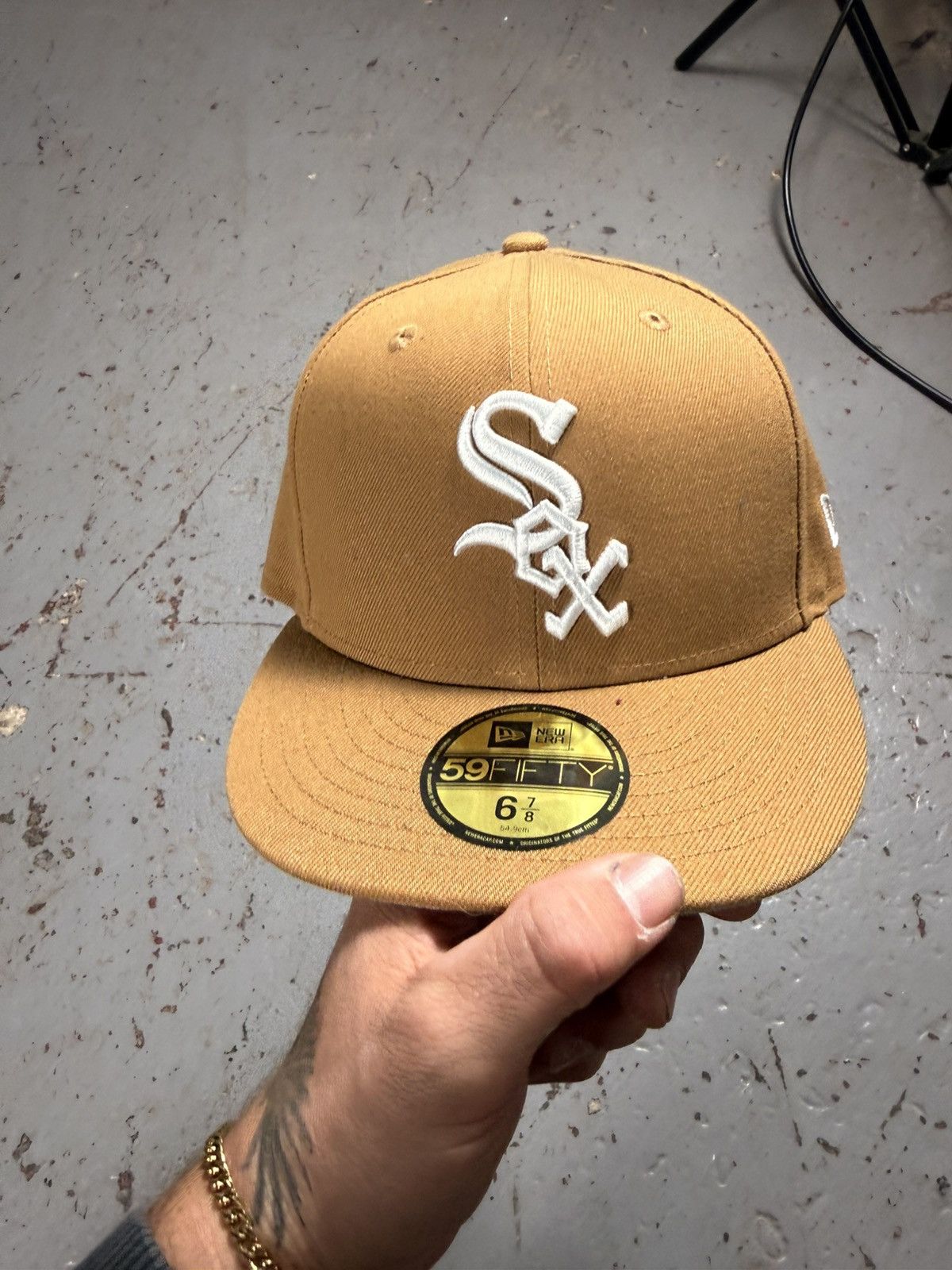 New Era Tan White Sox Fitted Hat 6 7/8 Size ONE SIZE - 1 Thumbnail