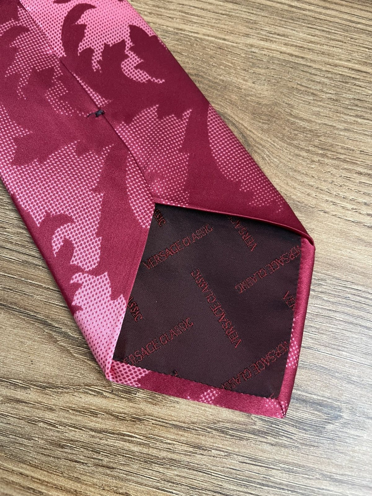 Versace RARE VERSACE Classic Red Silk Tie Printed Logo Abstract Size ONE SIZE - 5 Thumbnail