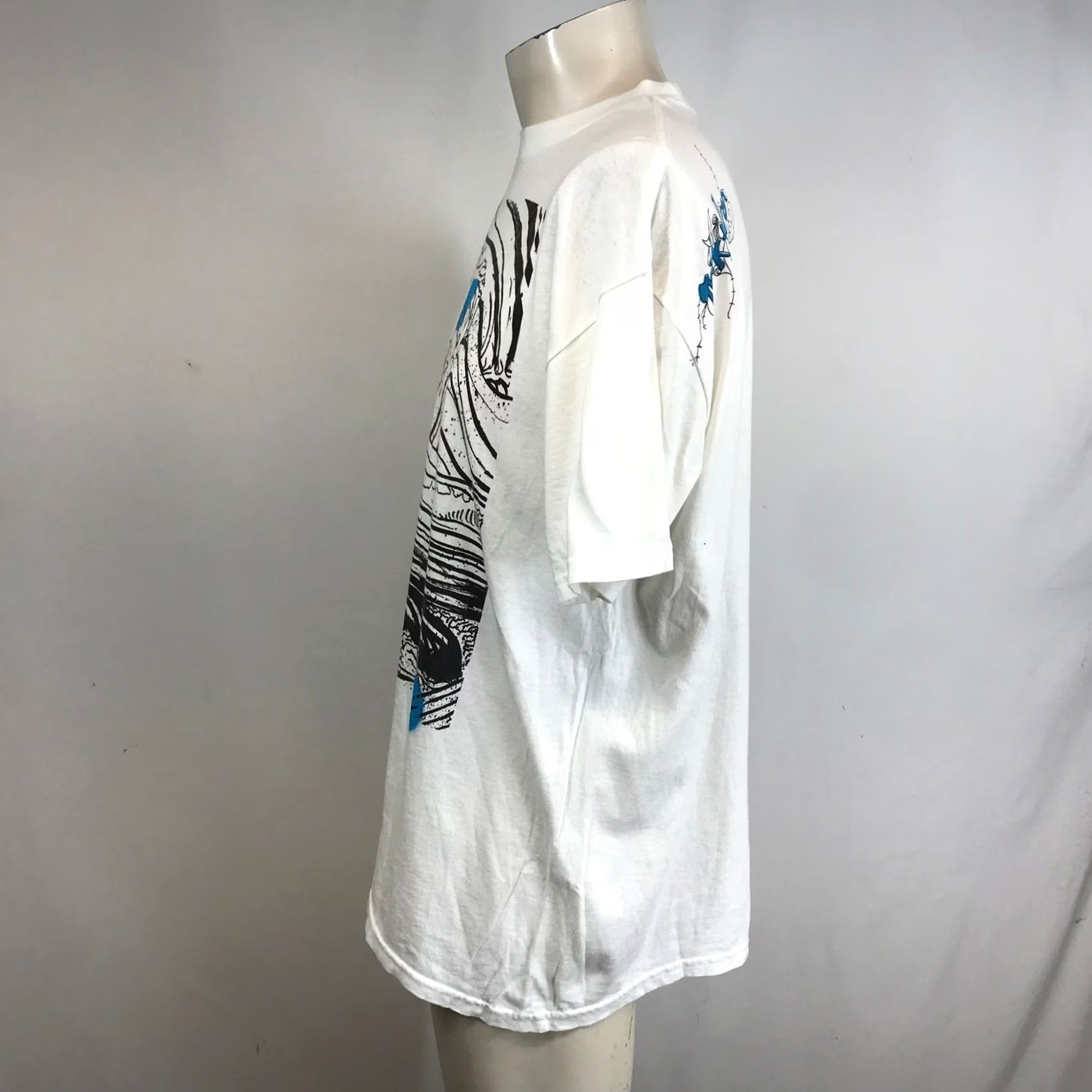 Quiksilver VINTAGE Quiksilver Shirt Unisex Adults White Graphic Print Short Sleeve Cotton Tee Mens L/G Crew Neck Navy Wave Design Size US L / EU 52-54 / 3 - 6 Thumbnail